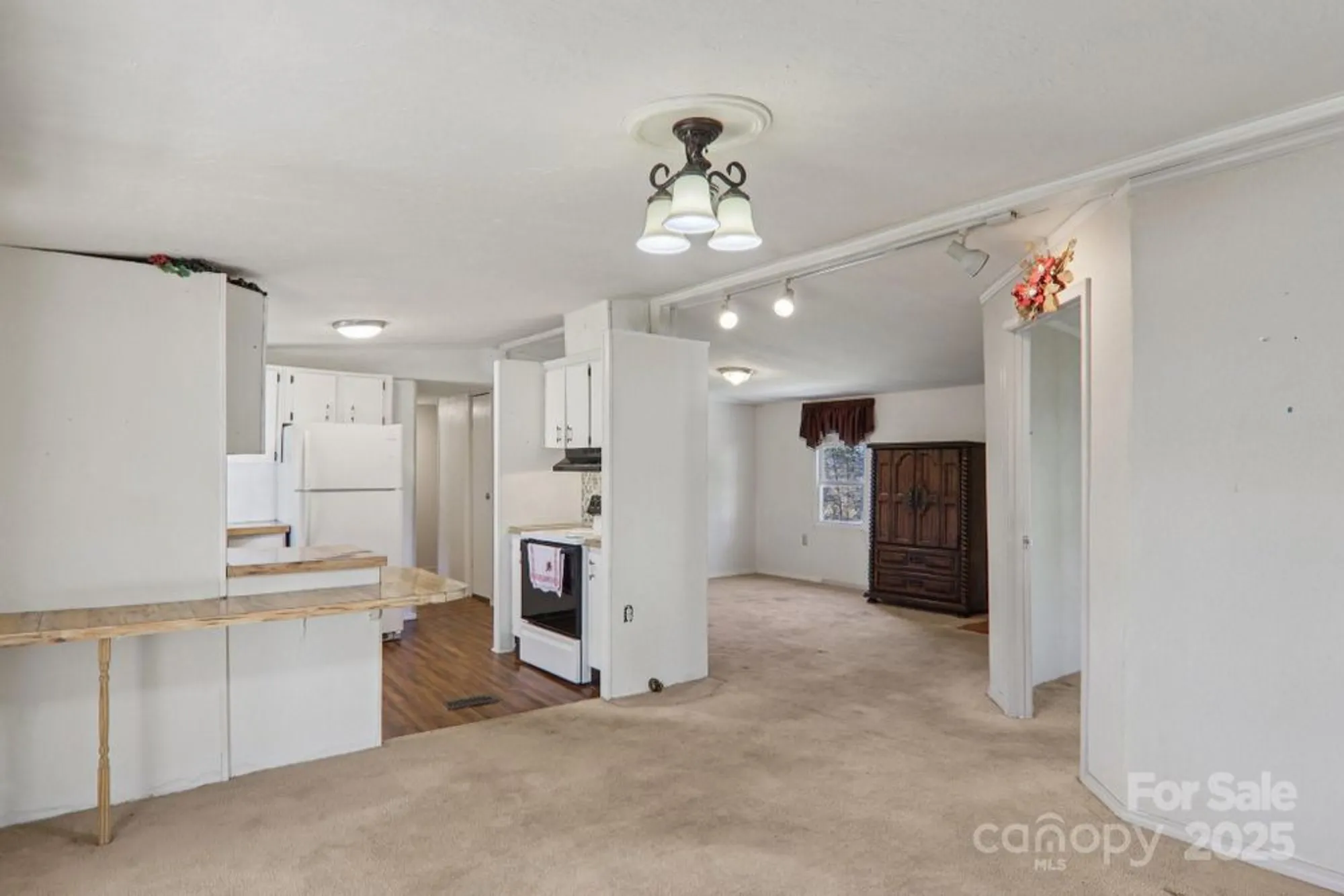 Property Slideshow image 13 of 44 | 201 cranbrook cir, Hendersonville, NC, 28792