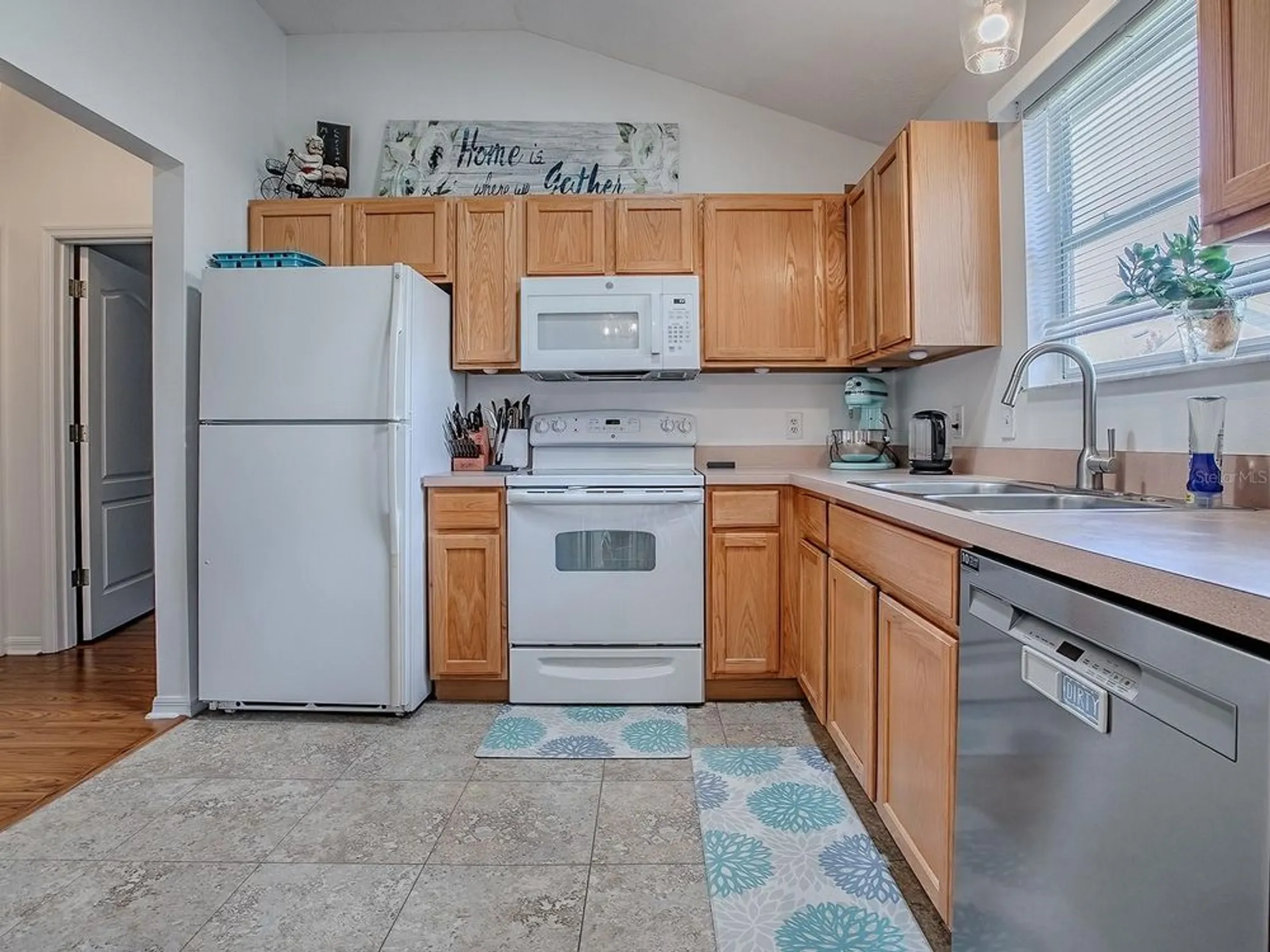 Property Slideshow image 10 of 42 | 2412 merida cir, The Villages, FL, 32162