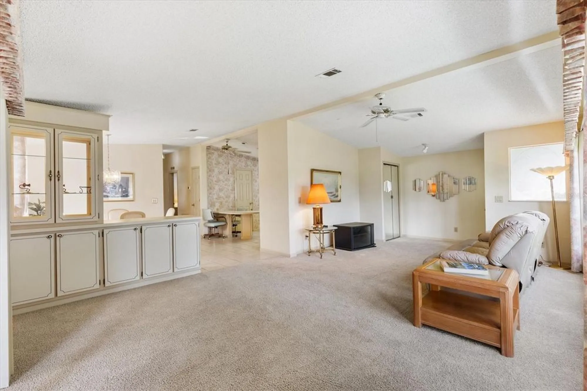 Property Slideshow image 14 of 38 | 523 bonita dr, The Villages, FL, 32159