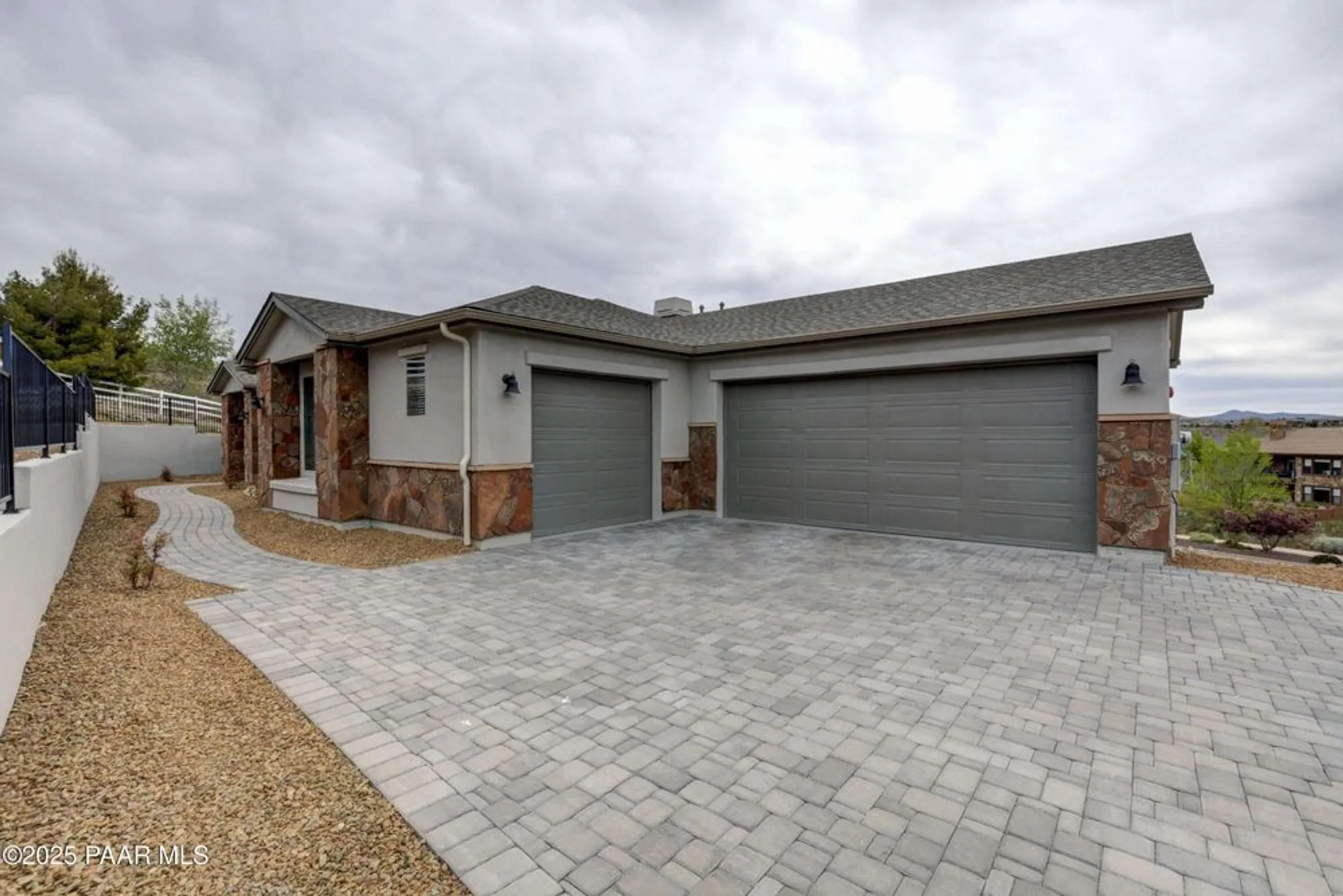 Property Slideshow image 1 of 26 | 212 e smoke tree ln, Prescott, AZ, 86301