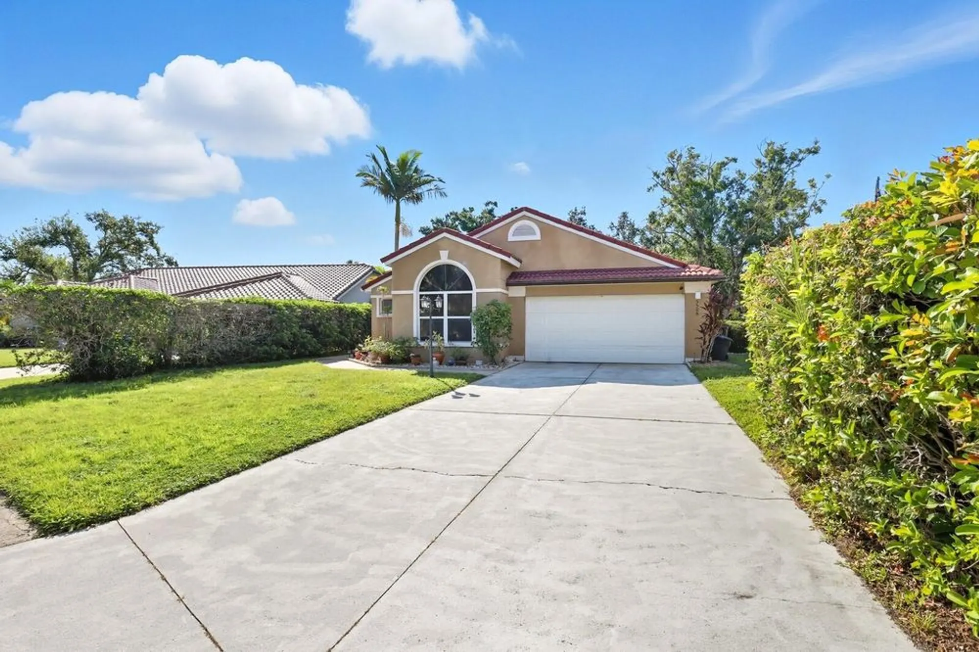 Property Slideshow image 31 of 50 | 5508 gardens dr, Sarasota, FL, 34243