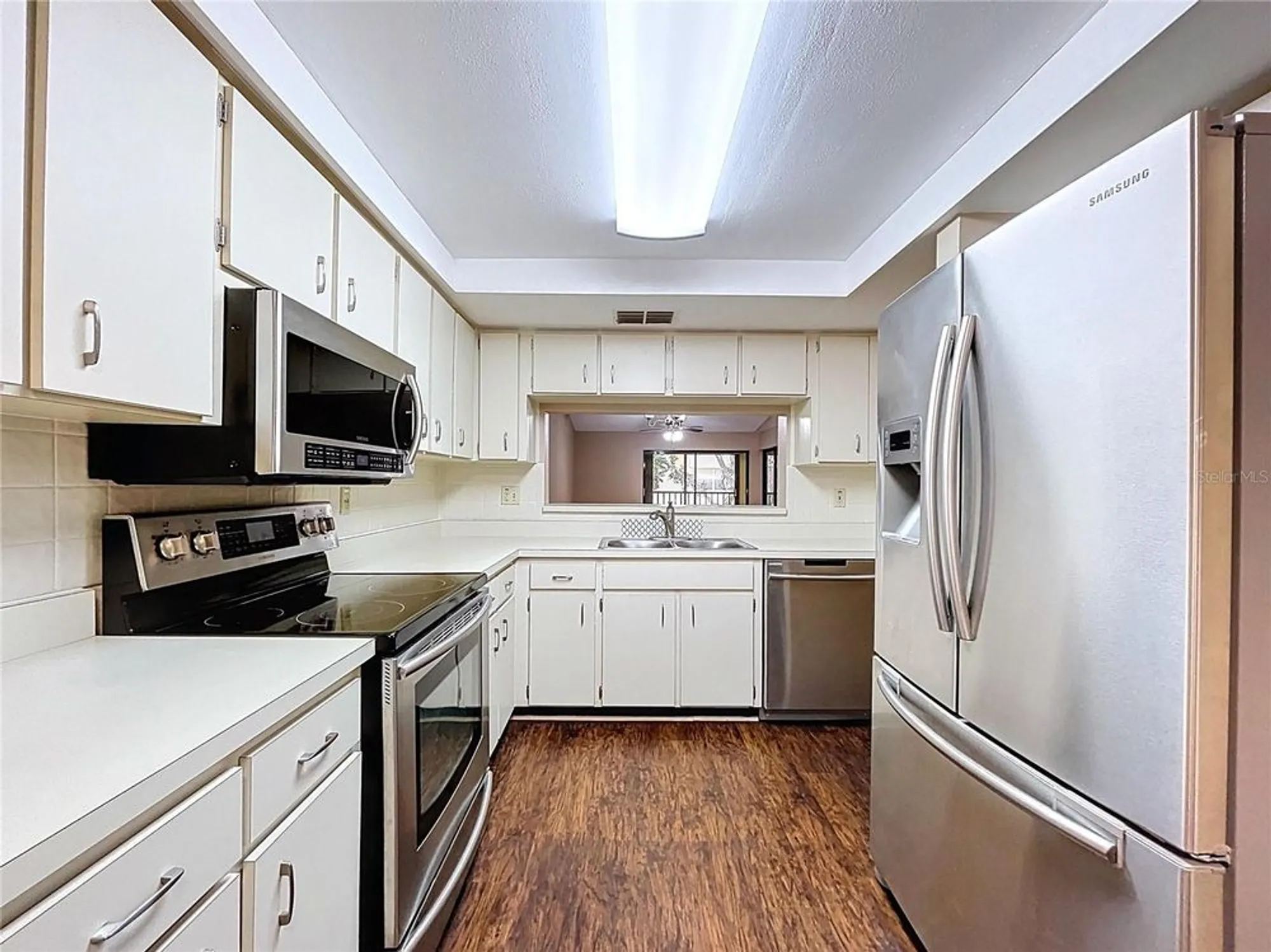 Property Slideshow image 11 of 59 | 2020 lakeview dr apt 203, Clearwater, FL, 33763