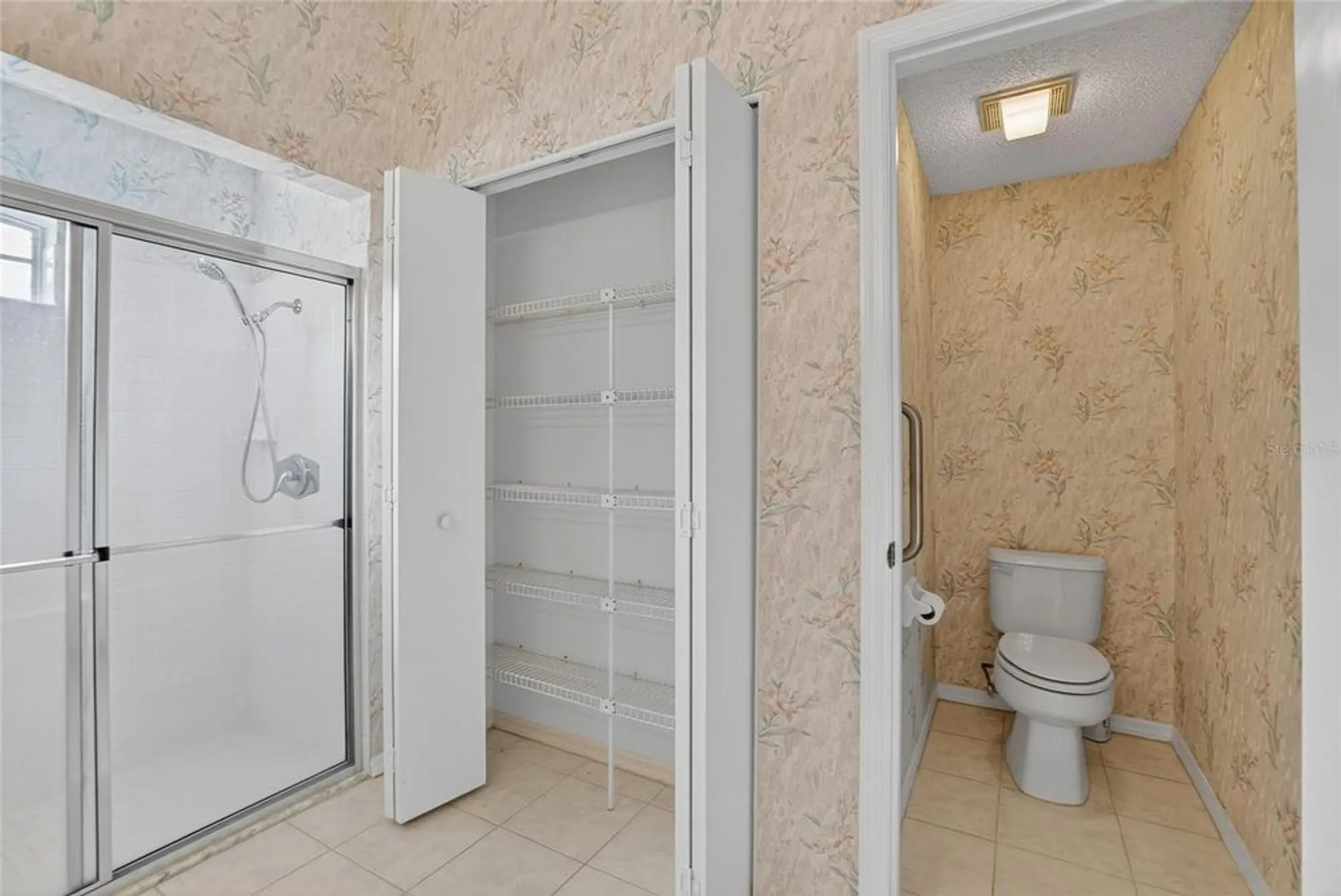 Property Slideshow image 23 of 50 | 331 caloosa palms ct, Sun City Center, FL, 33573