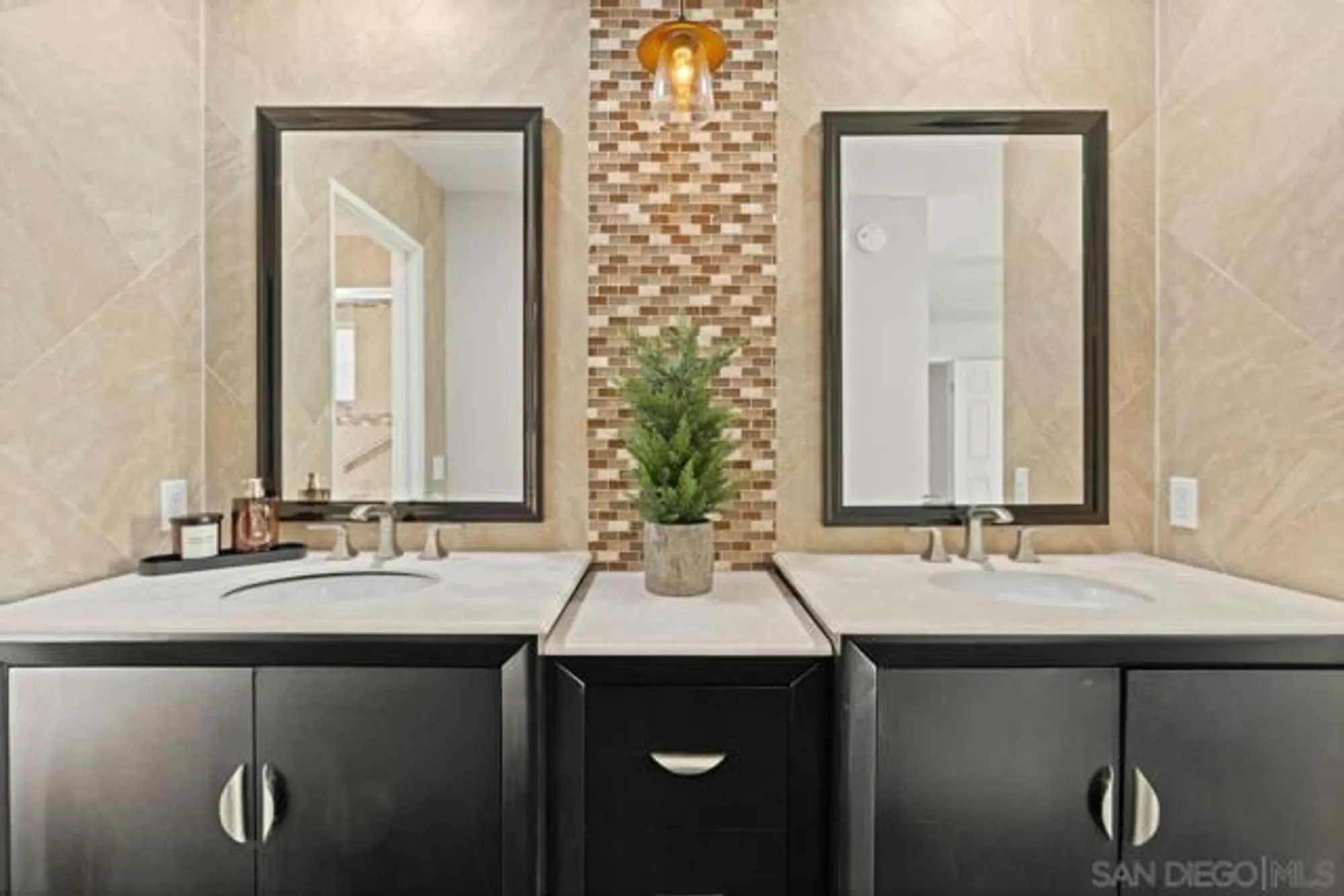 Property Slideshow image 21 of 39 | 17756 camino ancho, San Diego, CA, 92128