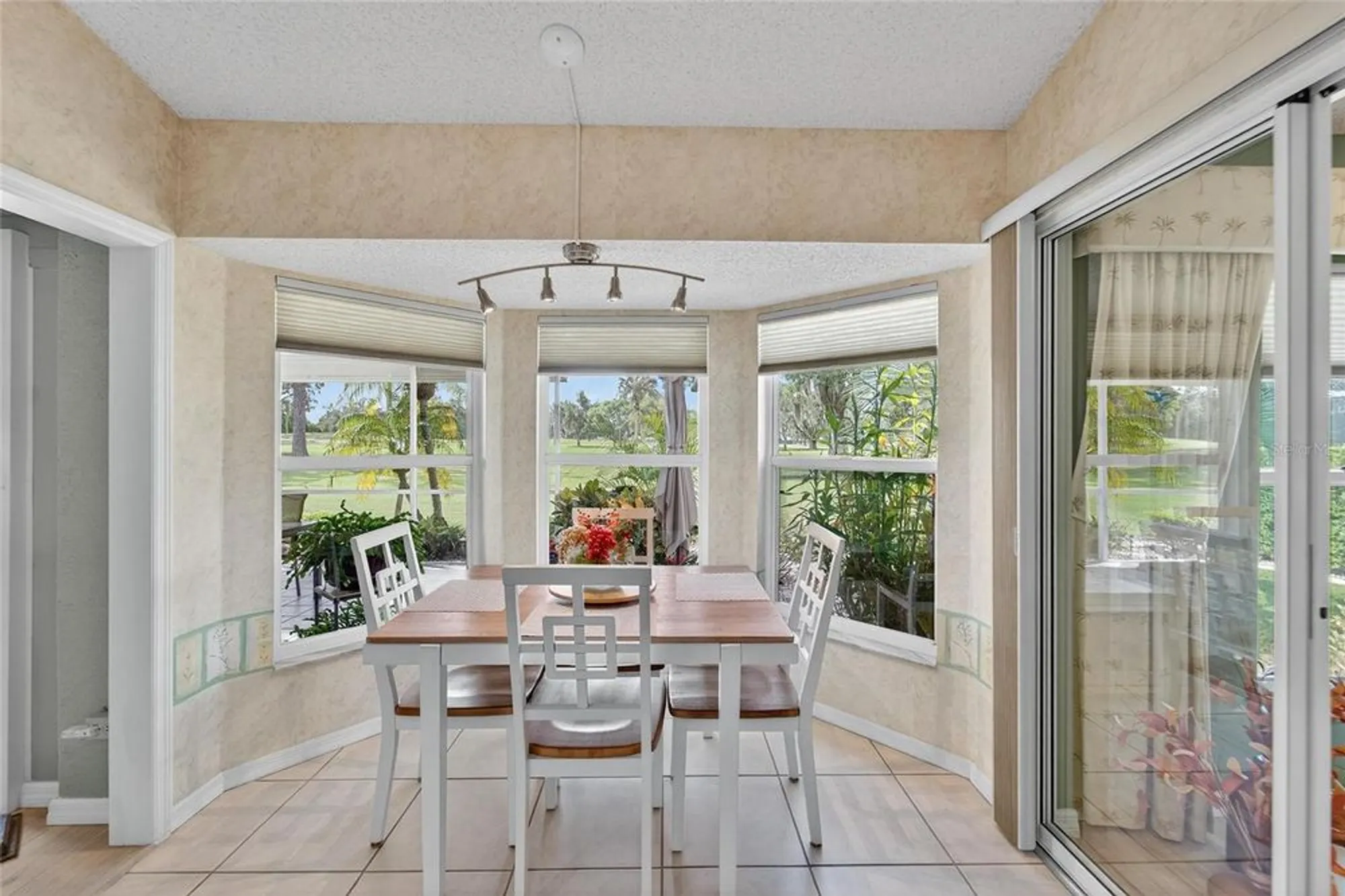 Property Slideshow image 18 of 73 | 326 caloosa palms ct, Sun City Center, FL, 33573