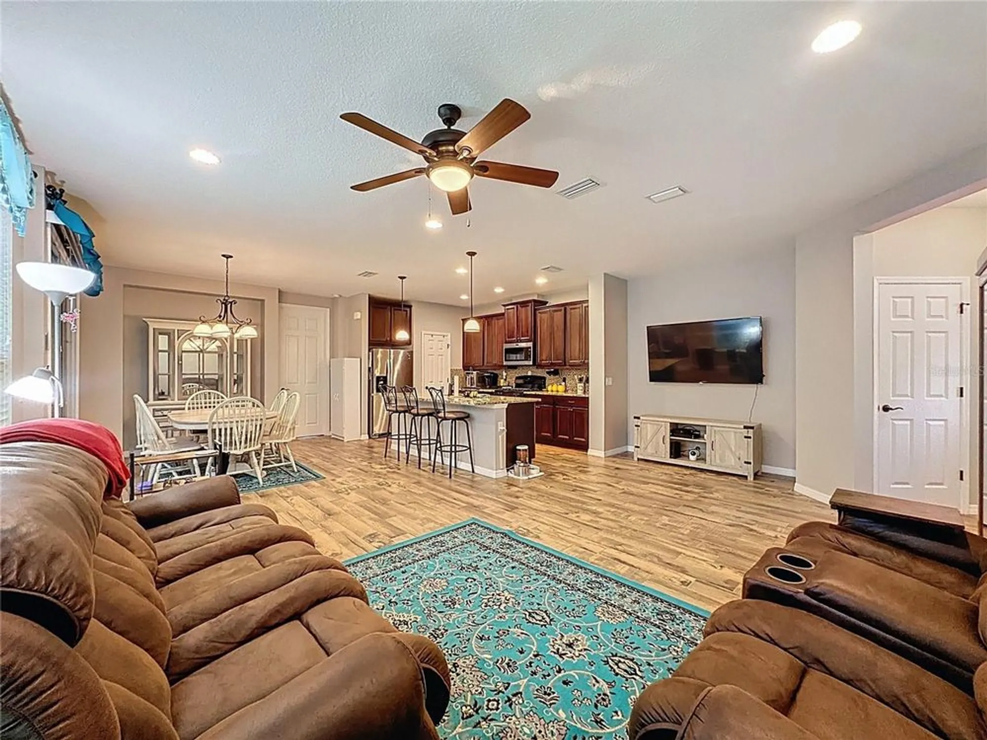 Property Slideshow image 7 of 73 | 126 bayou bend rd, Groveland, FL, 34736