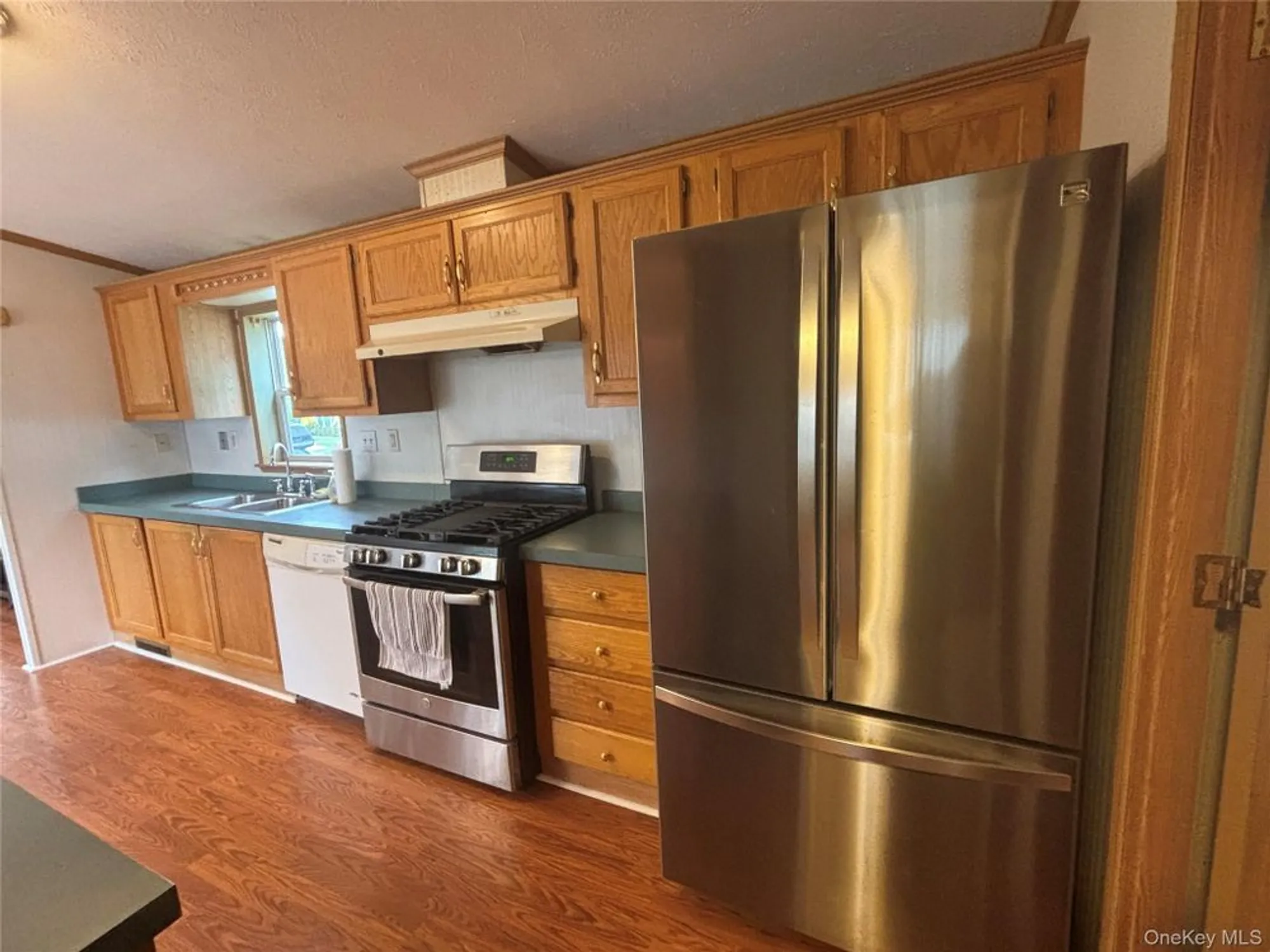 Property Slideshow image 10 of 28 | 1661 old country rd unit 280, Riverhead, NY, 11901