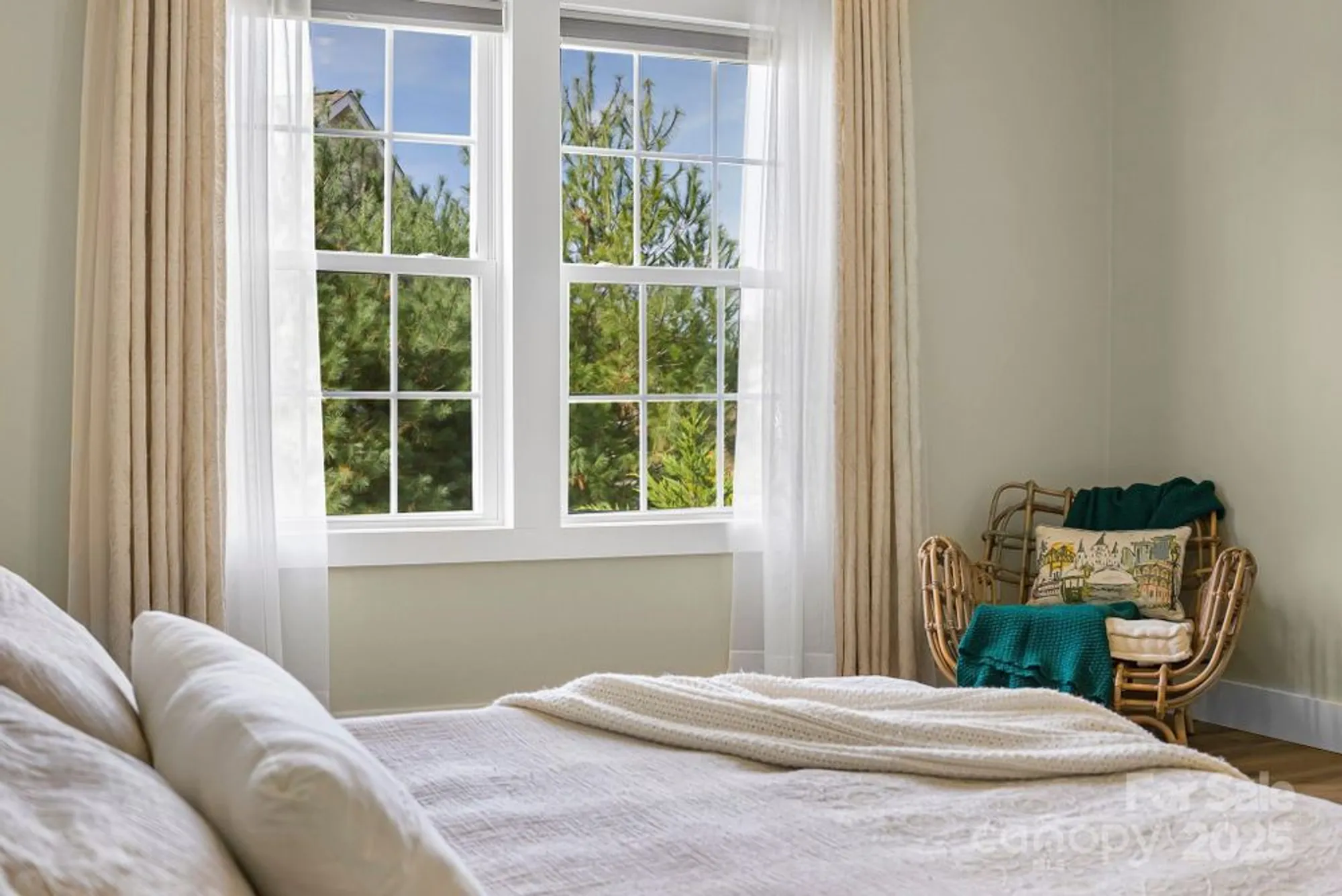 Property Slideshow image 14 of 36 | 457 riverwind dr, Hendersonville, NC, 28739