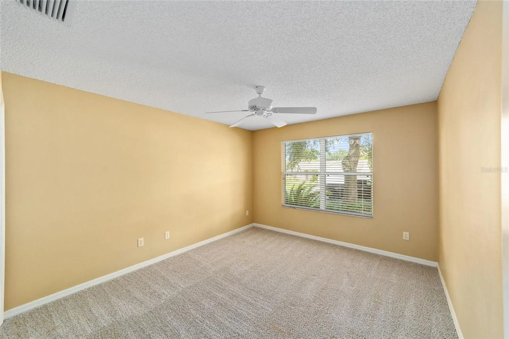 Property Slideshow image 21 of 34 | 290 jefferson ln, The Villages, FL, 32162