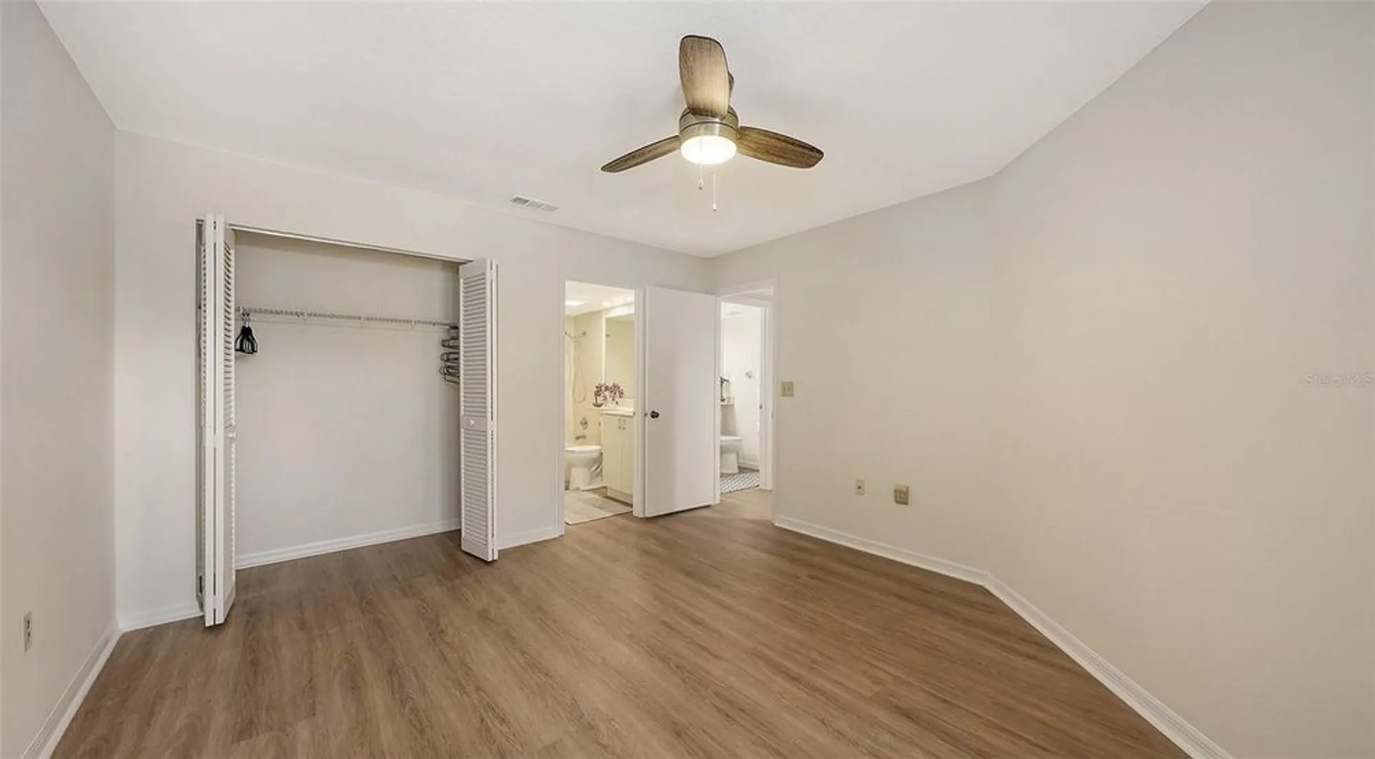 Property Slideshow image 24 of 39 | 5223 heron way # 104, Sarasota, FL, 34231