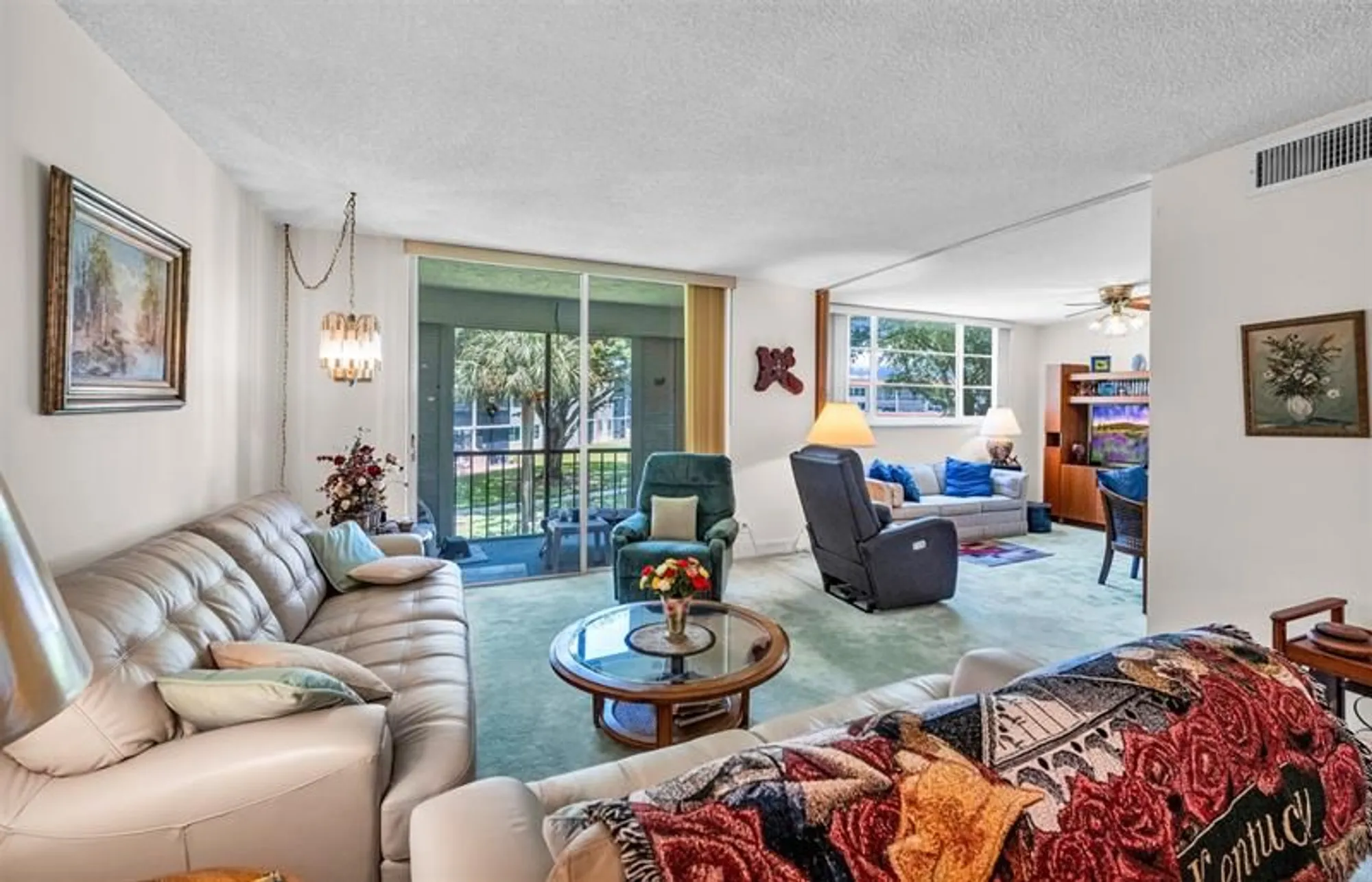 Property Slideshow image 12 of 51 | 9511 n hollybrook lake dr 207, Pembroke Pines, FL, 33025