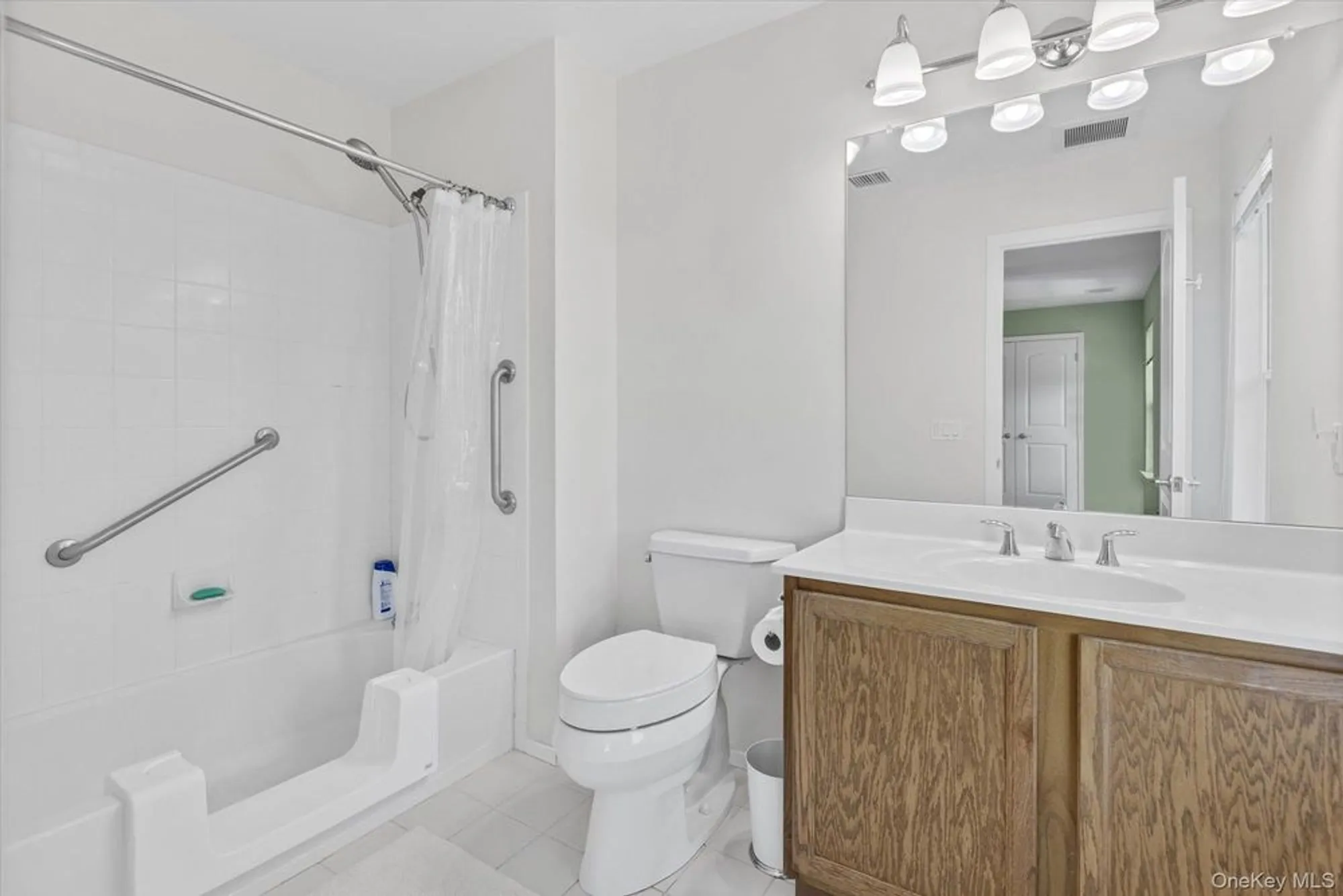 Property Slideshow image 20 of 34 | 67 stoneleigh dr, Riverhead, NY, 11901