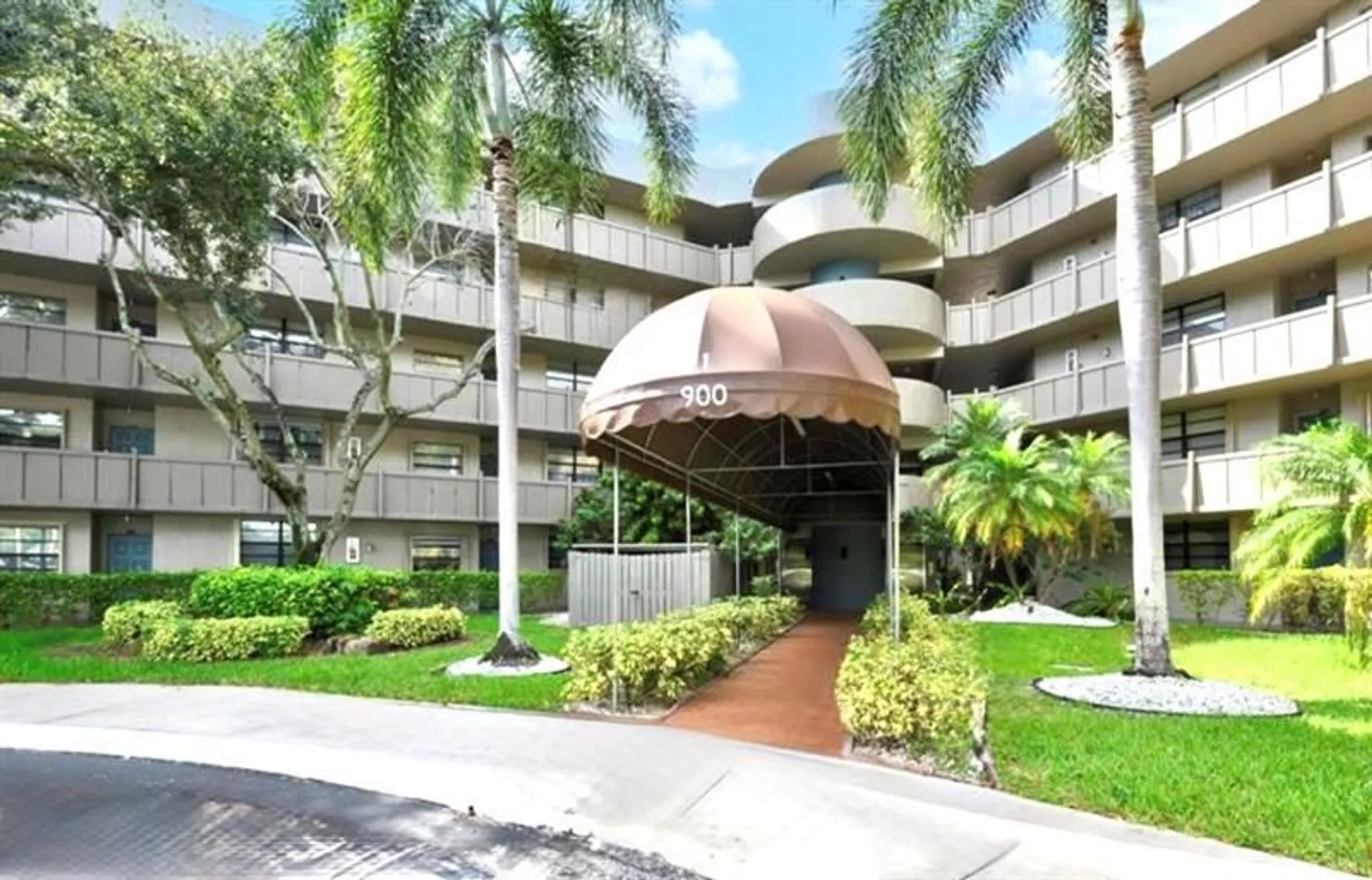 Property Slideshow image 18 of 29 | 900 colony point cir apt 221, Pembroke Pines, FL, 33026