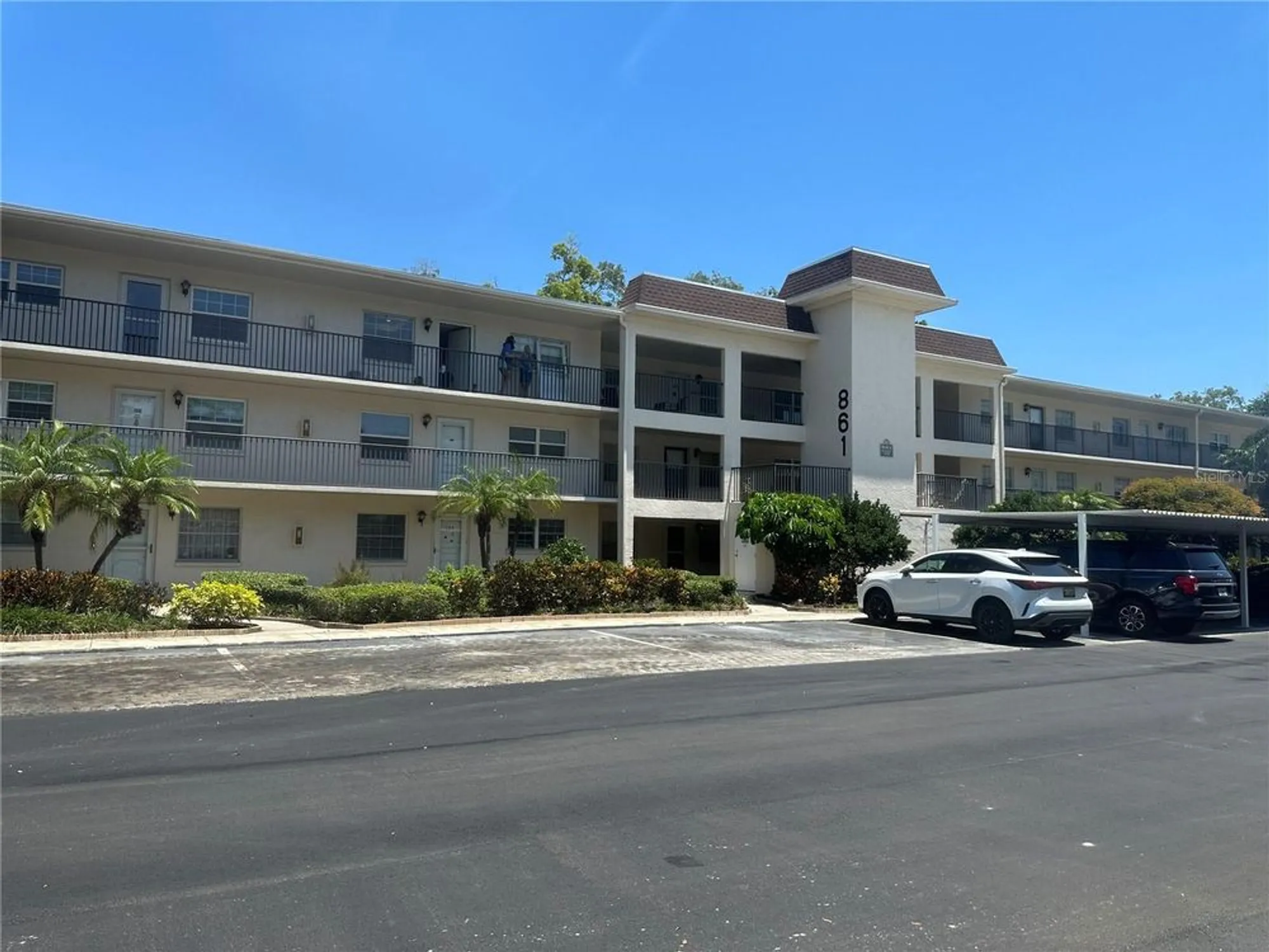 Property Slideshow image 1 of 14 | 861 maple ct 104, Dunedin, FL, 34698