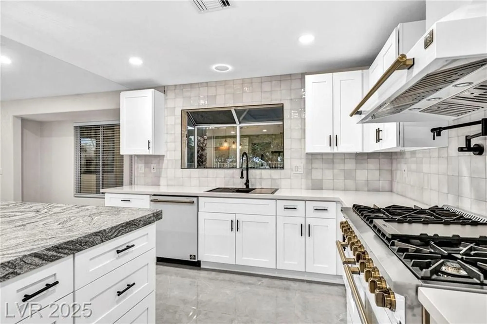 Property Slideshow image 22 of 70 | 2920 crown ridge dr, Las Vegas, NV, 89134