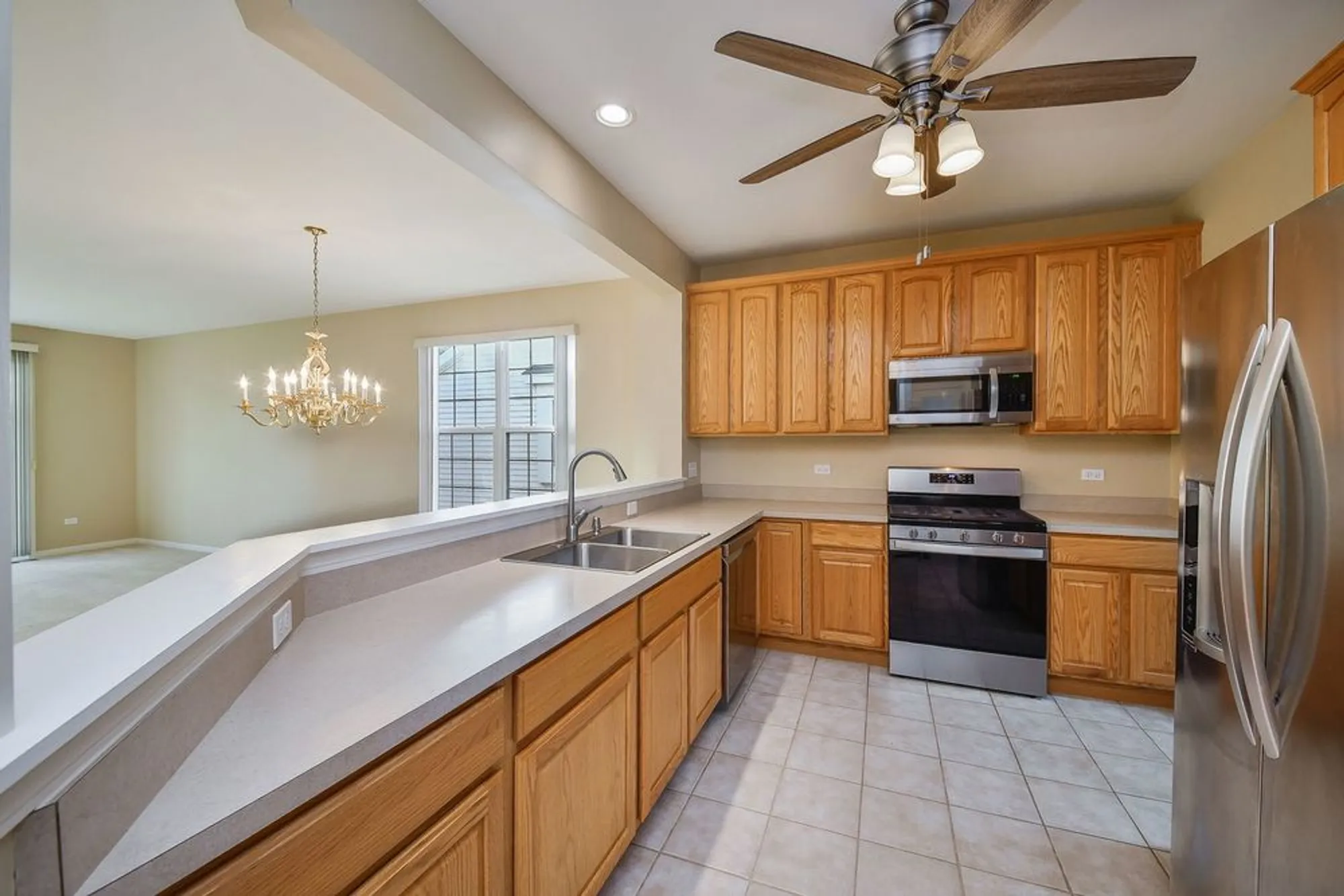 Property Slideshow image 5 of 26 | 2525 rolling rdg, Elgin, IL, 60124