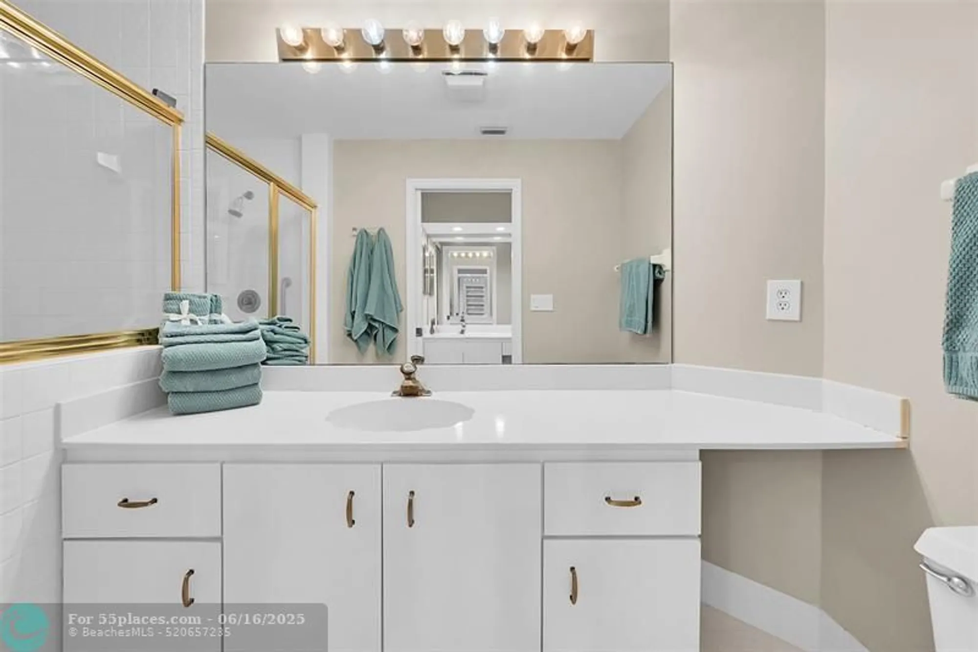 Property Slideshow image 20 of 74 | 8049 aberdeen dr apt 101, Boynton Beach, FL, 33472