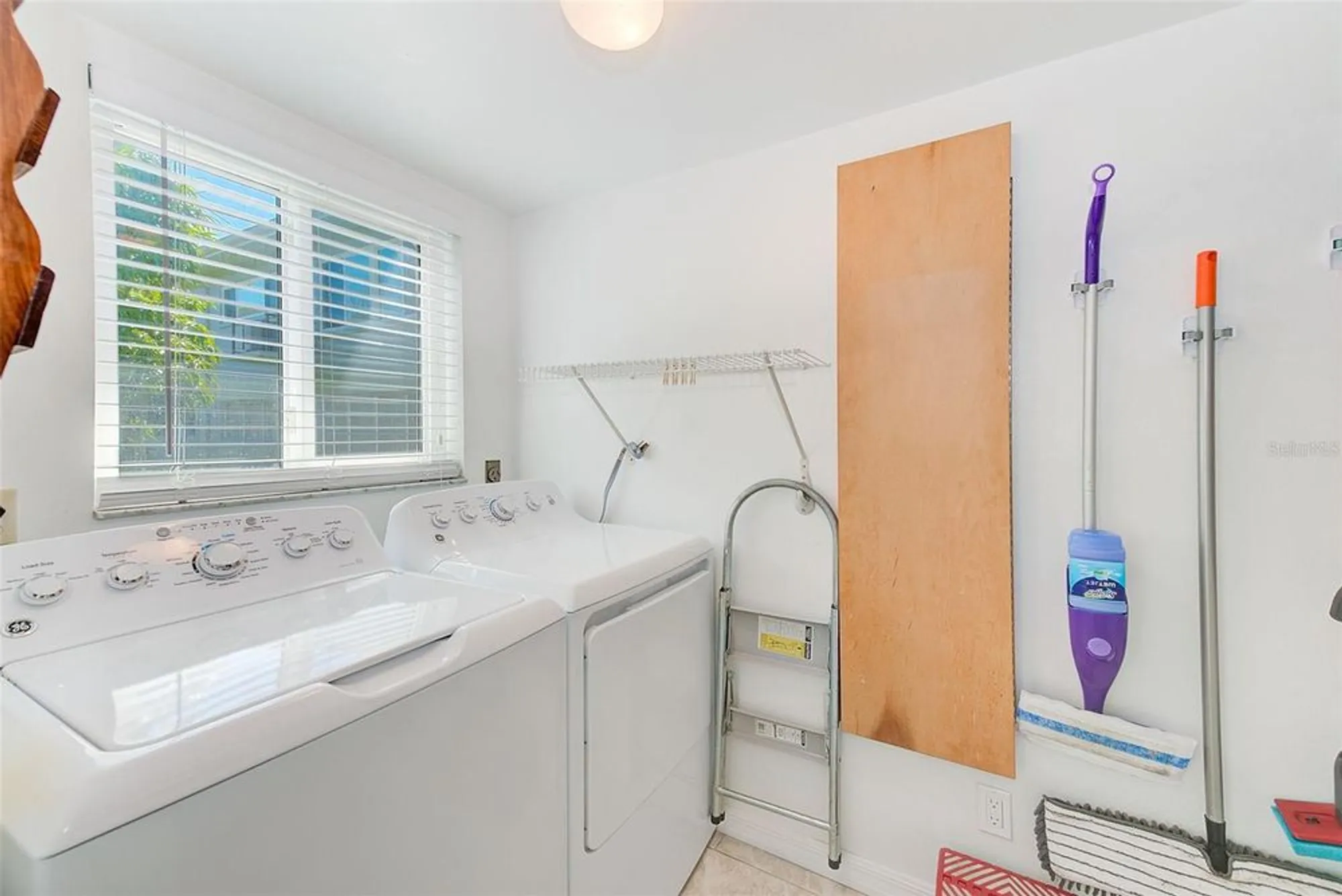 Property Slideshow image 27 of 43 | 2229 americus blvd 25, Clearwater, FL, 33763