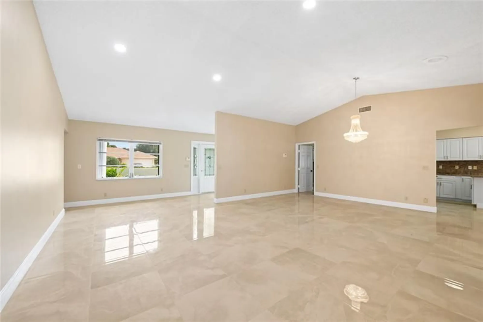 Property Slideshow image 13 of 43 | 10911 greentrail dr, Boynton Beach, FL, 33436