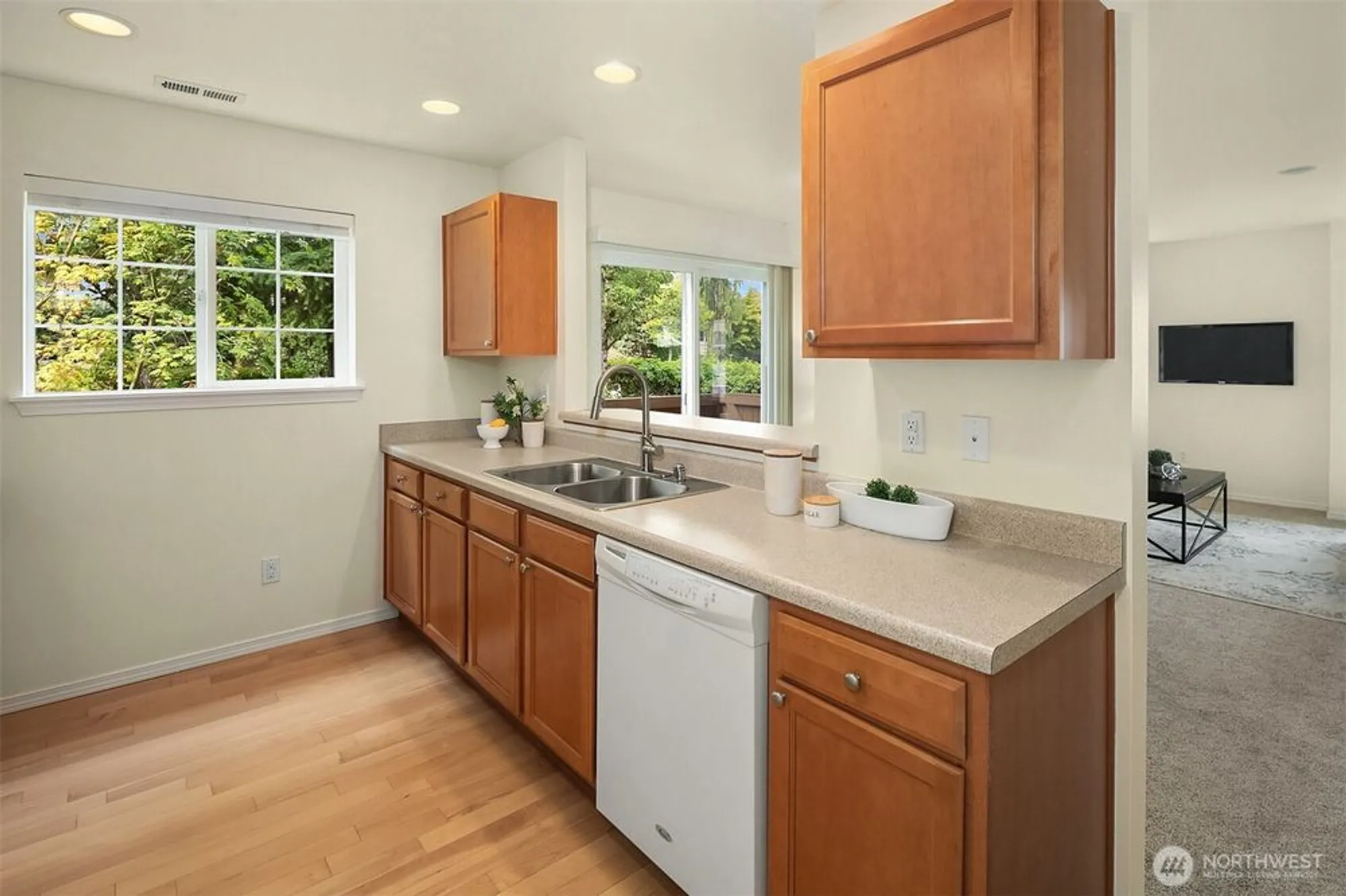 Property Slideshow image 7 of 15 | 23905 ne 113th ln # 4, Redmond, WA, 98053