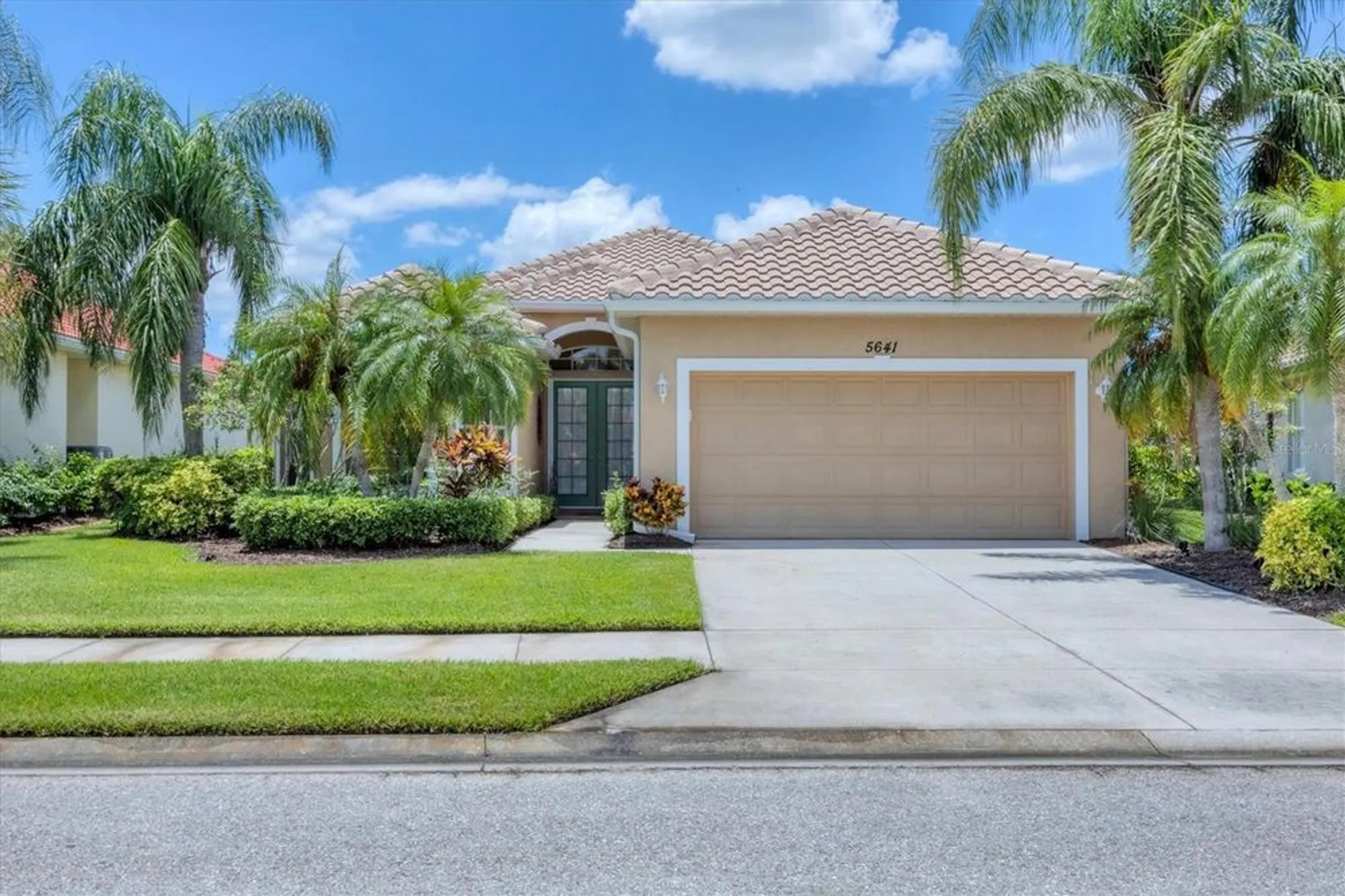 Property Slideshow image 8 of 50 | 5641 whispering oaks dr, North Port, FL, 34287
