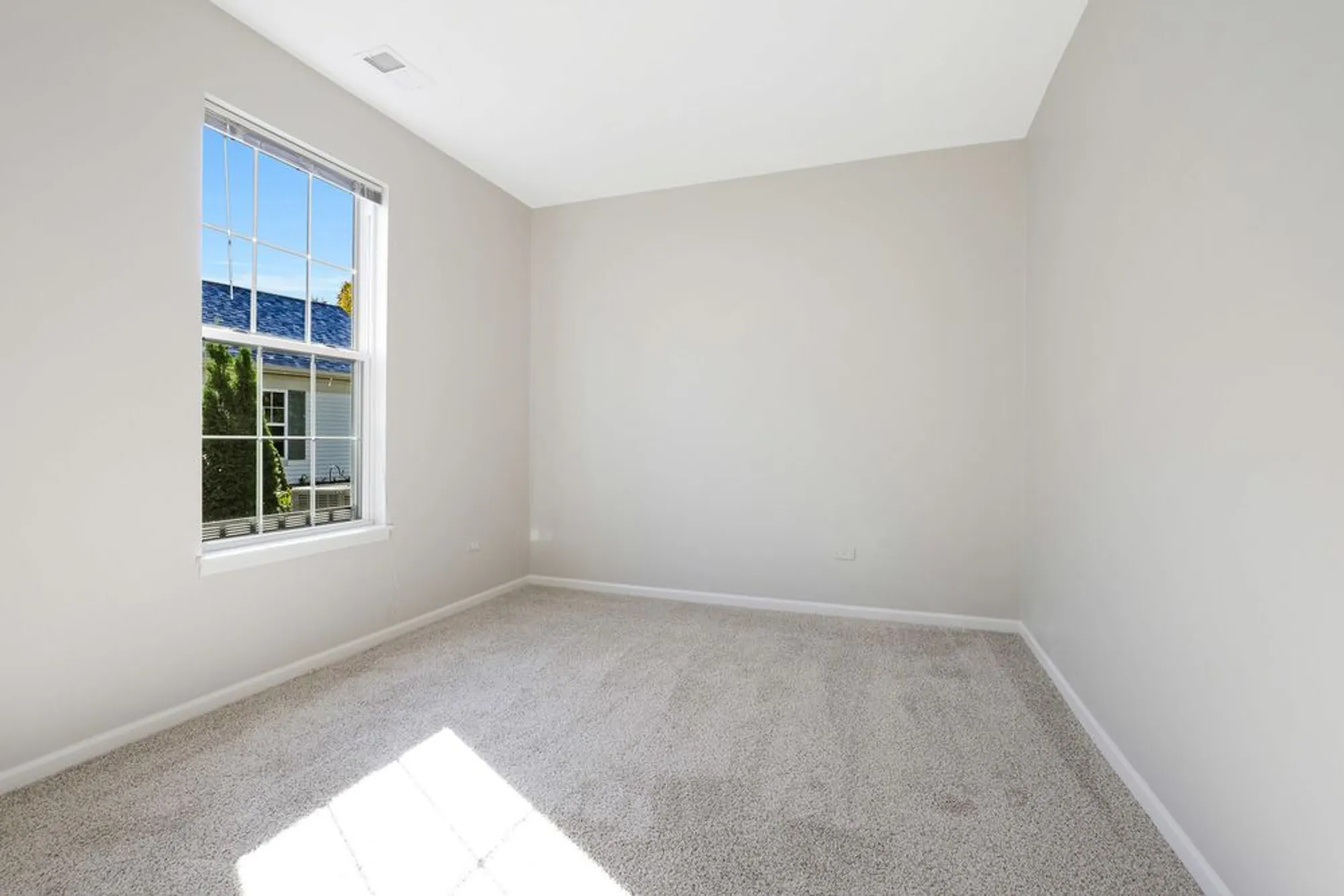 Property Slideshow image 17 of 30 | 13728 chestnut ln, Huntley, IL, 60142