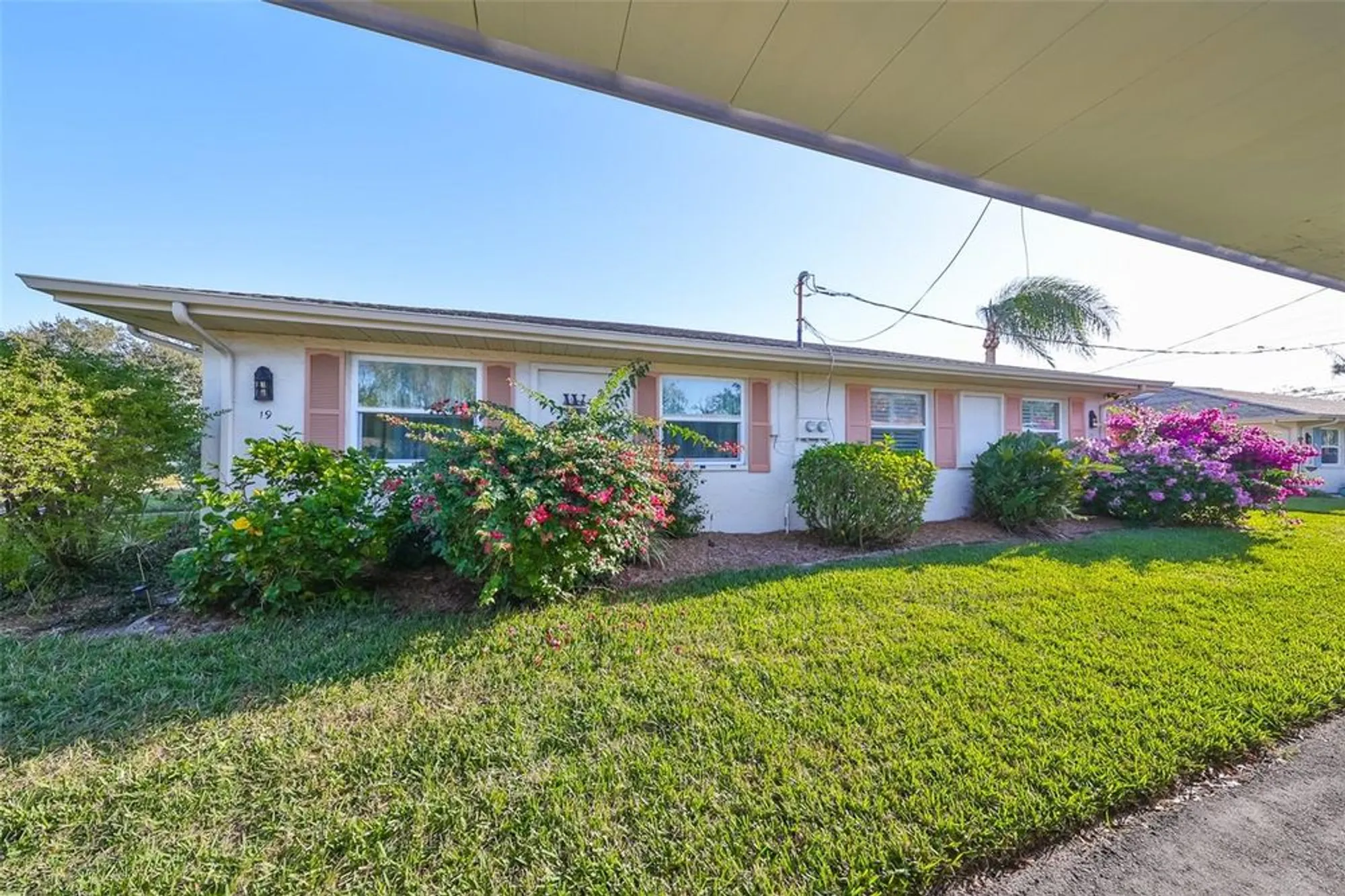 Property Slideshow image 1 of 50 | 1901 canterbury ln 19, Sun City Center, FL, 33573