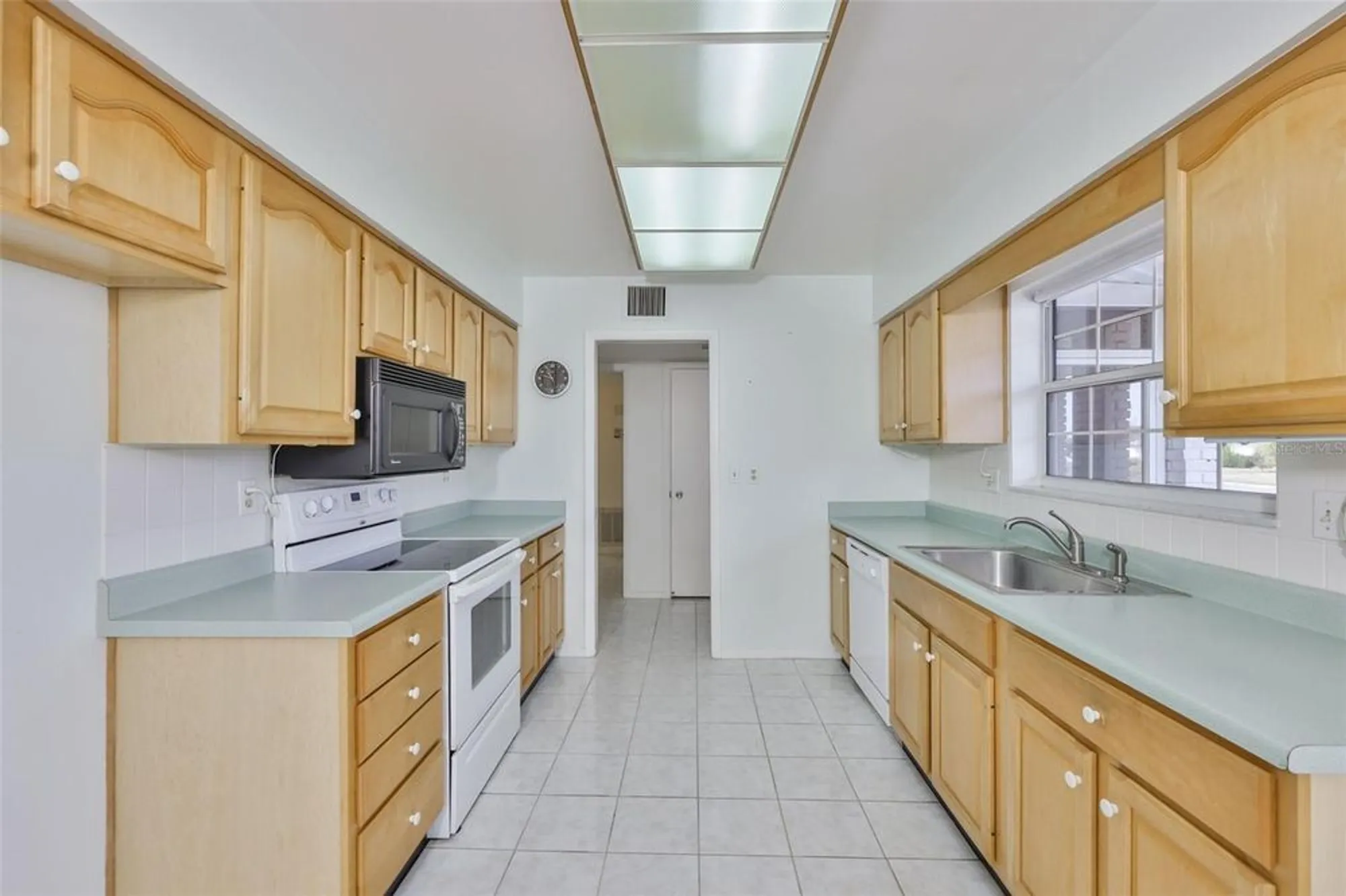 Property Slideshow image 35 of 63 | 1502 desert hills dr, Sun City Center, FL, 33573