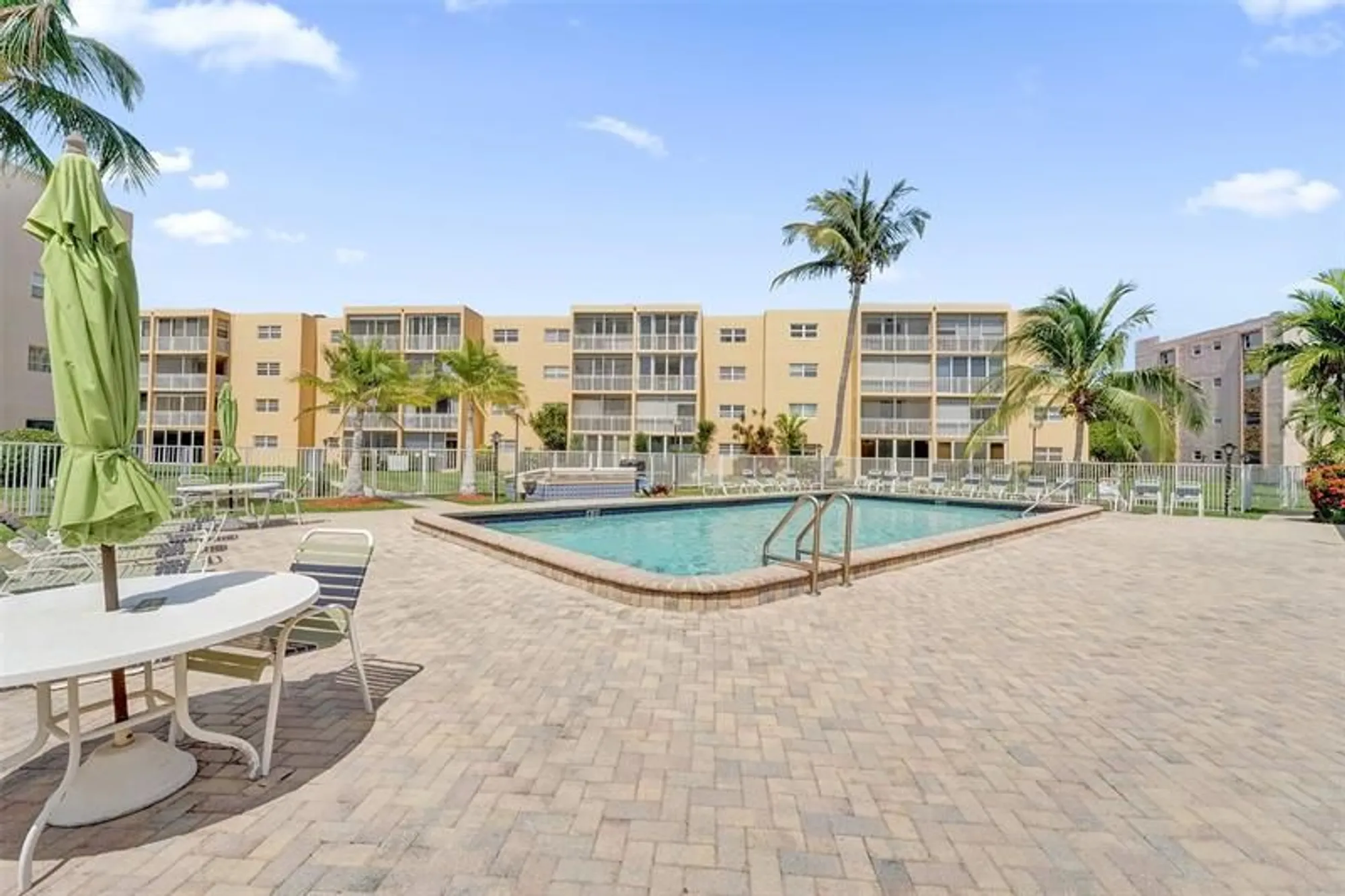 Property Slideshow image 18 of 24 | 1024 se 3rd ave apt 207, Dania Beach, FL, 33004