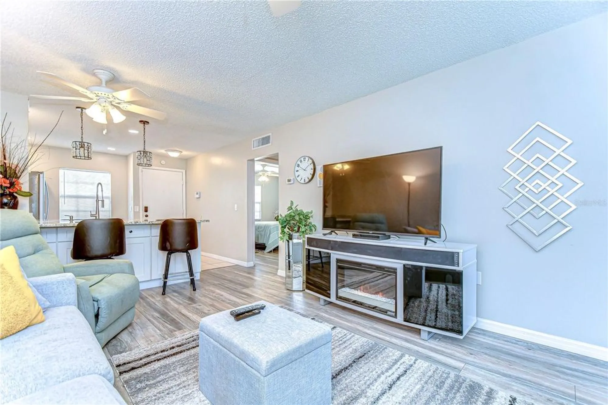 Property Slideshow image 9 of 35 | 13870 oakwood ln # 13870, Seminole, FL, 33776