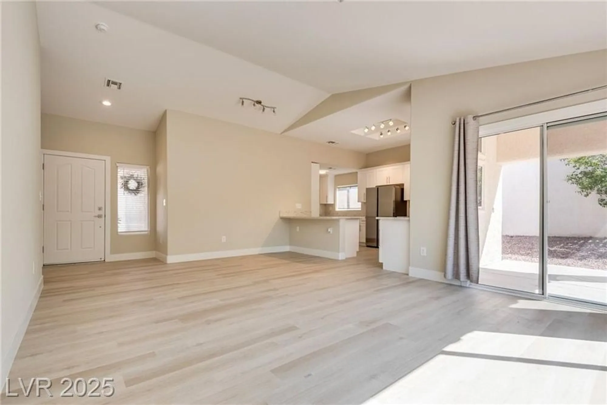 Property Slideshow image 14 of 44 | 2601 lotus hill dr, Las Vegas, NV, 89134