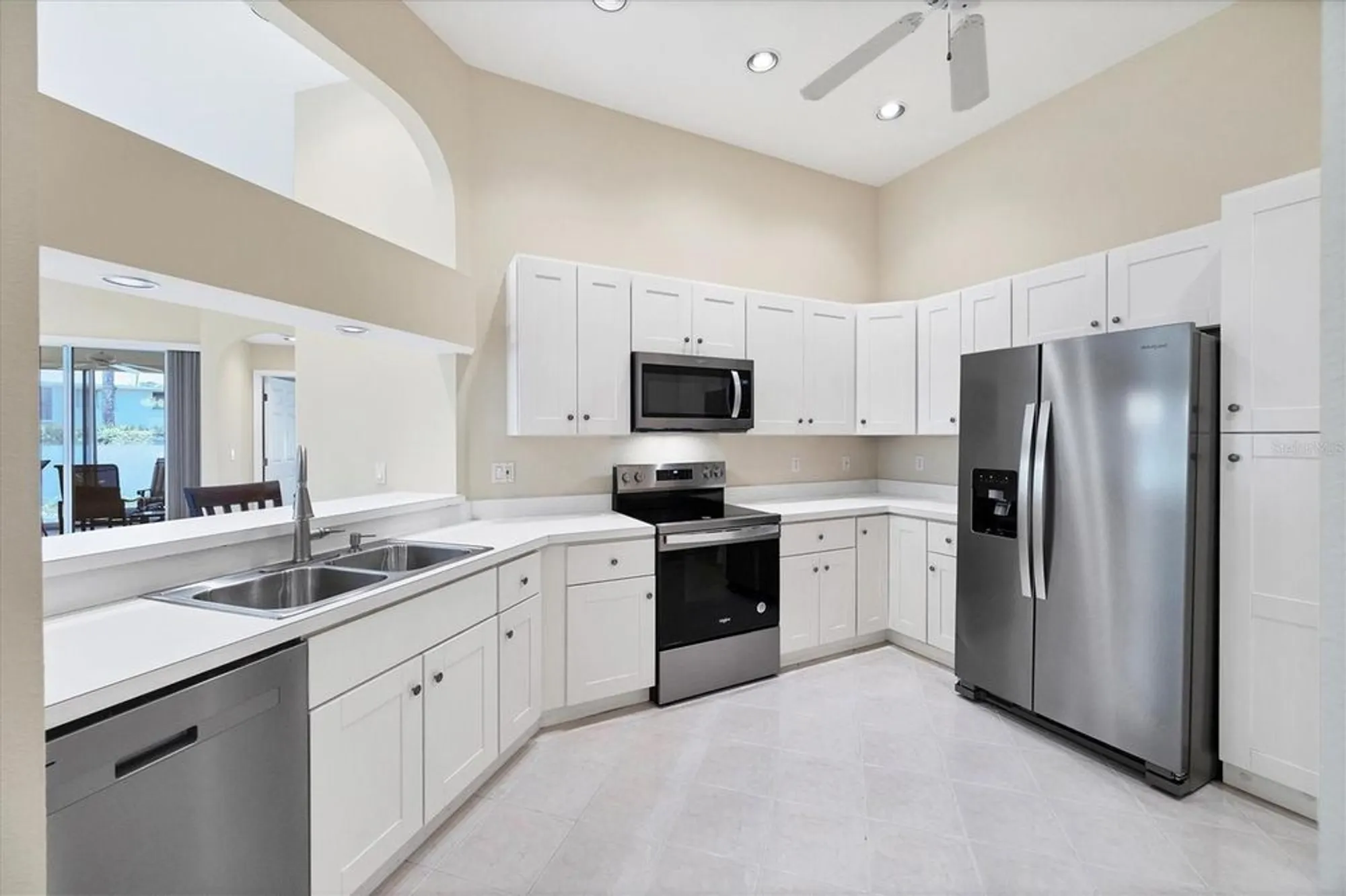 Property Slideshow image 12 of 55 | 6222 country club way, Sarasota, FL, 34243