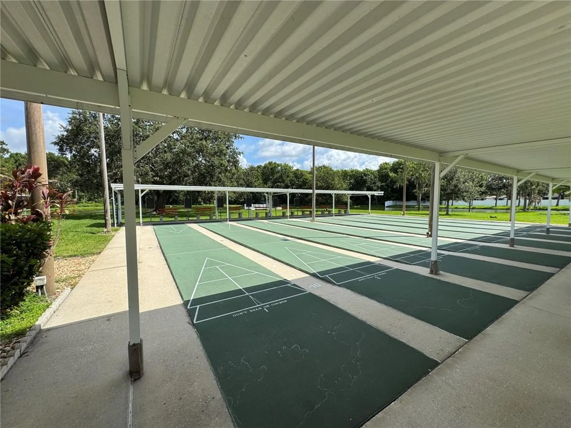 Property Slideshow image 25 of 42 | 4805 colonnades cir, Lakeland, FL, 33811