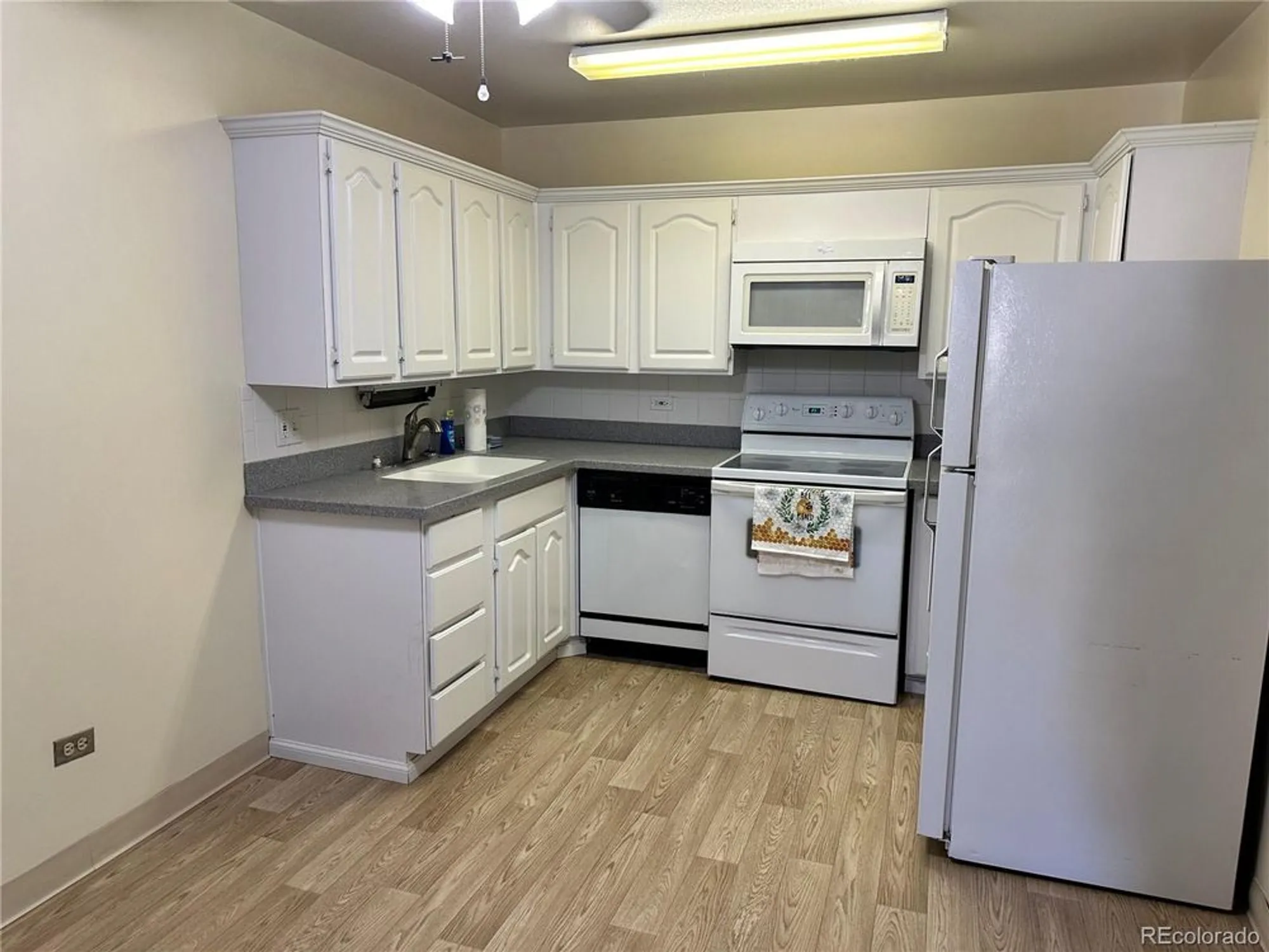 Property Slideshow image 2 of 17 | 775 s alton way unit 1c, Denver, CO, 80247