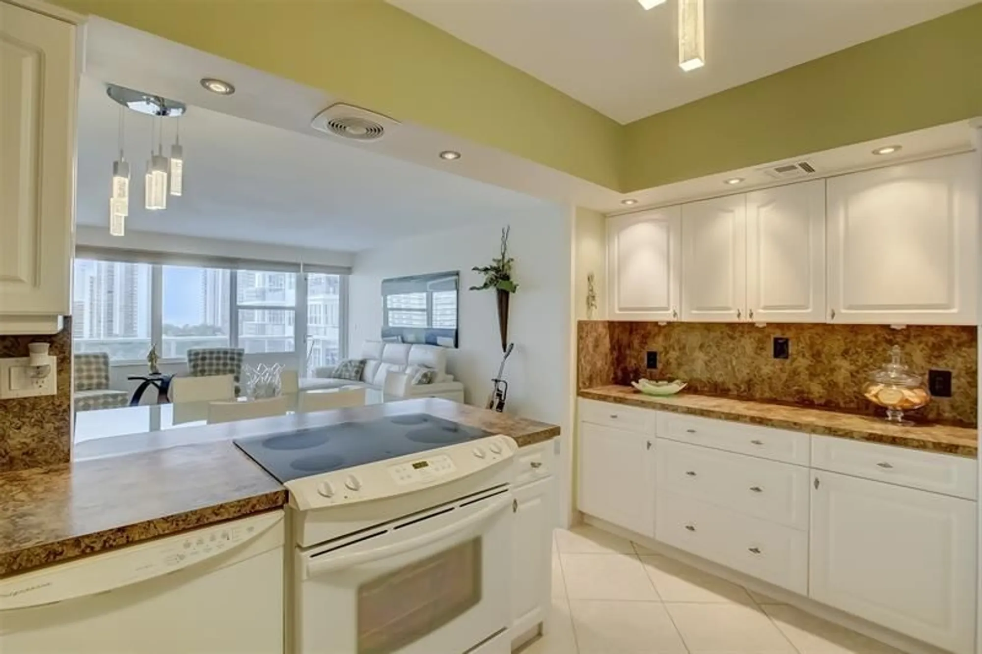 Property Slideshow image 18 of 24 | 3300 ne 36th st 1011, Fort Lauderdale, FL, 33308