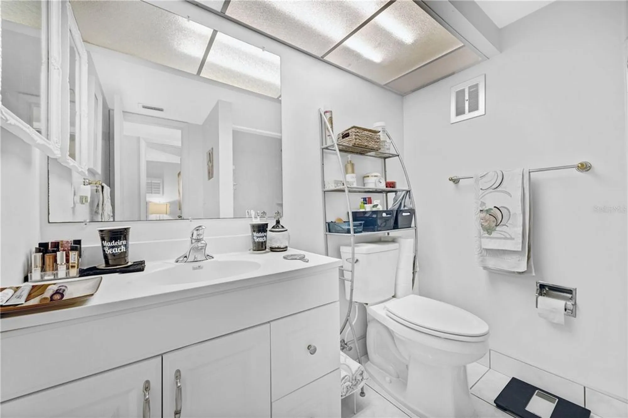 Property Slideshow image 25 of 47 | 4525 cove cir apt 1002, St Petersburg, FL, 33708