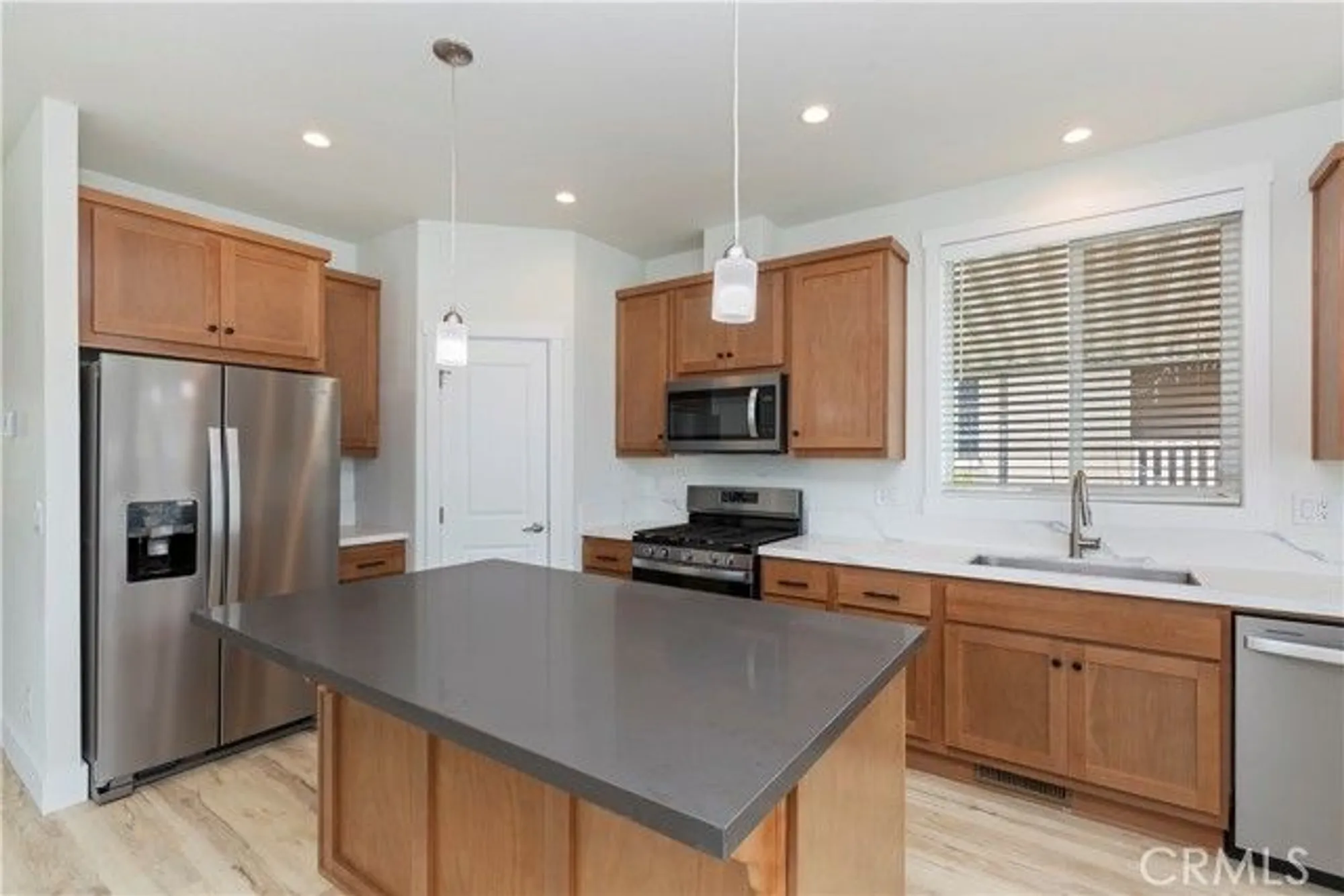 Property Slideshow image 19 of 38 | 991 norwich way, Corona, CA, 92882