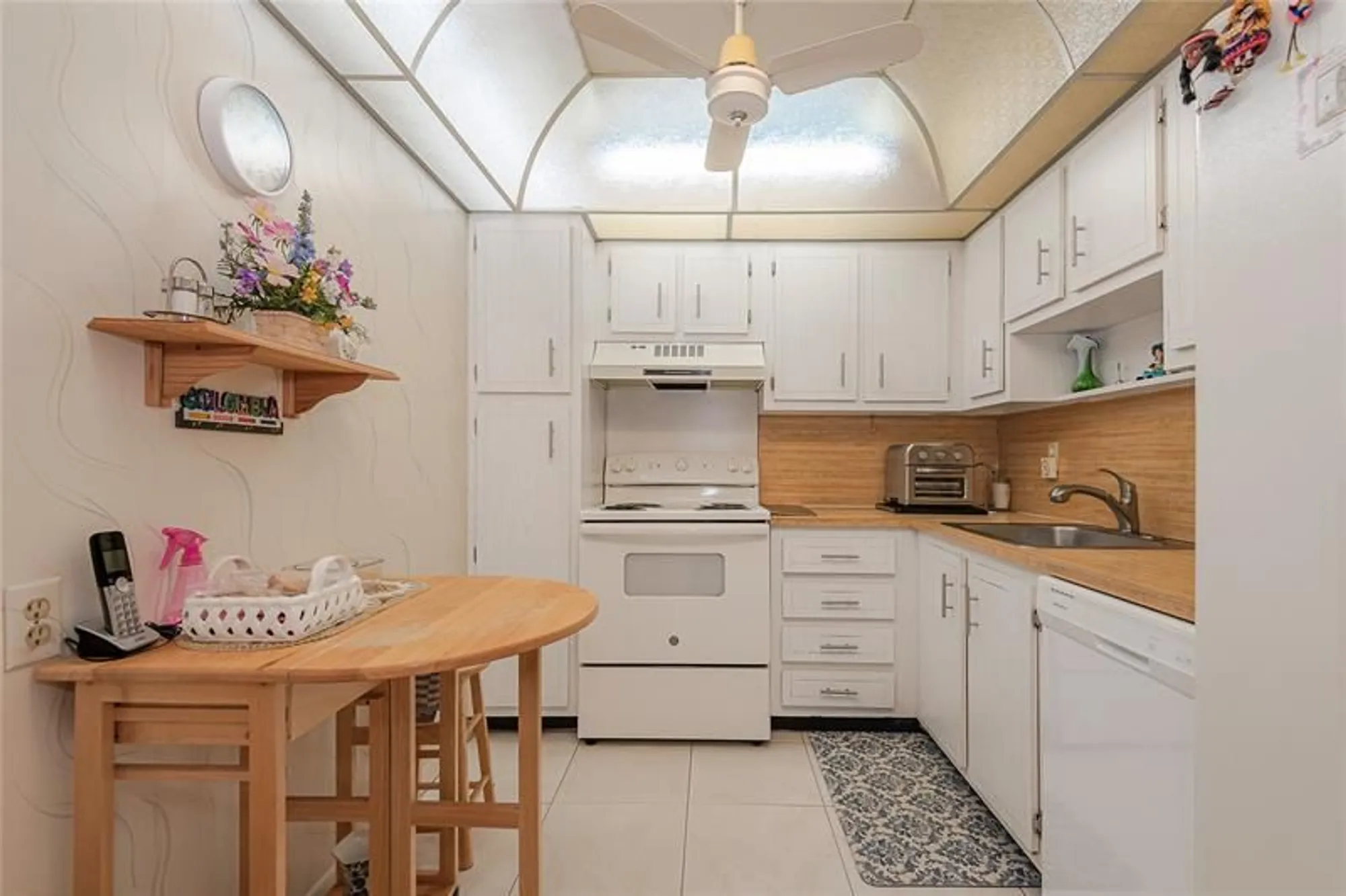 Property Slideshow image 9 of 29 | 1100 saint charles pl 207, Pembroke Pines, FL, 33026