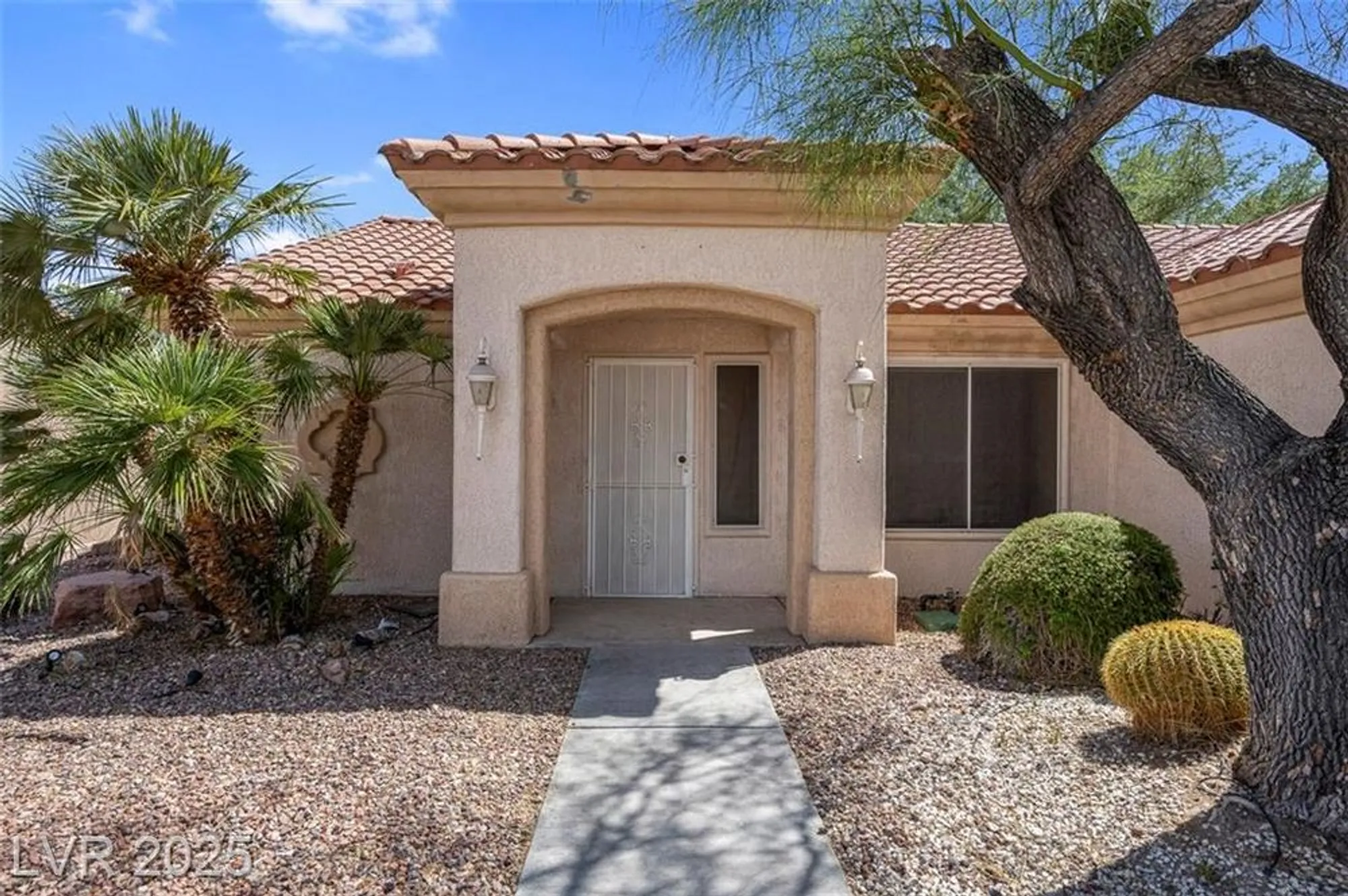 Property Slideshow image 4 of 38 | 10013 cresent creek dr, Las Vegas, NV, 89134