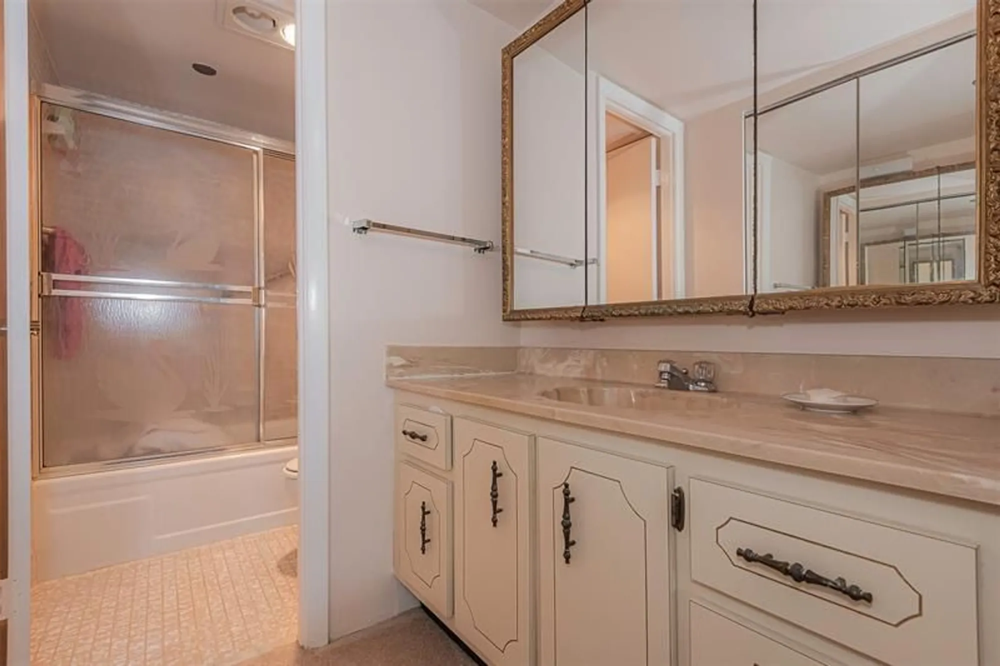 Property Slideshow image 24 of 30 | 1000 saint charles pl 220, Pembroke Pines, FL, 33026