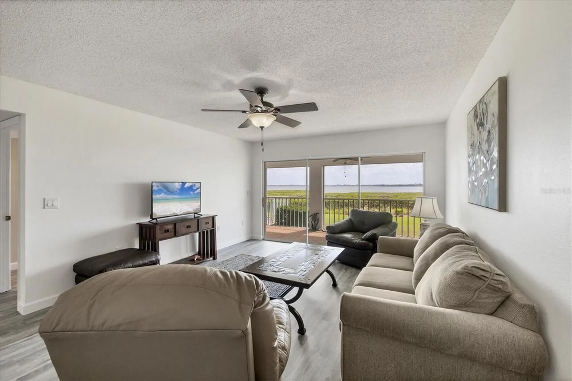 Property Slideshow image 3 of 28 | 1153 edgewater cir, Bradenton, FL, 34209