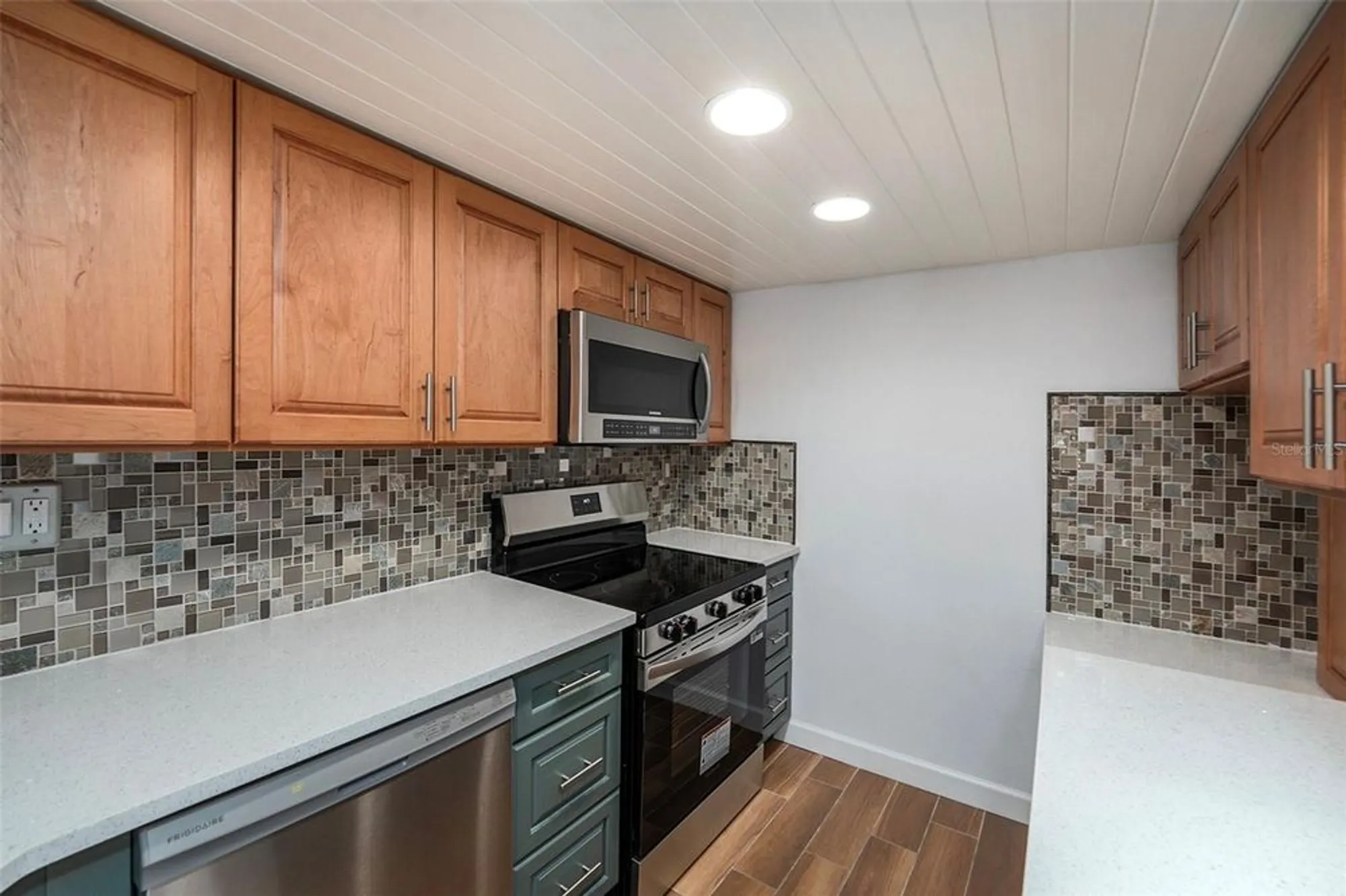 Property Slideshow image 7 of 30 | 7400 sun island dr 111, South Pasadena, FL, 33707