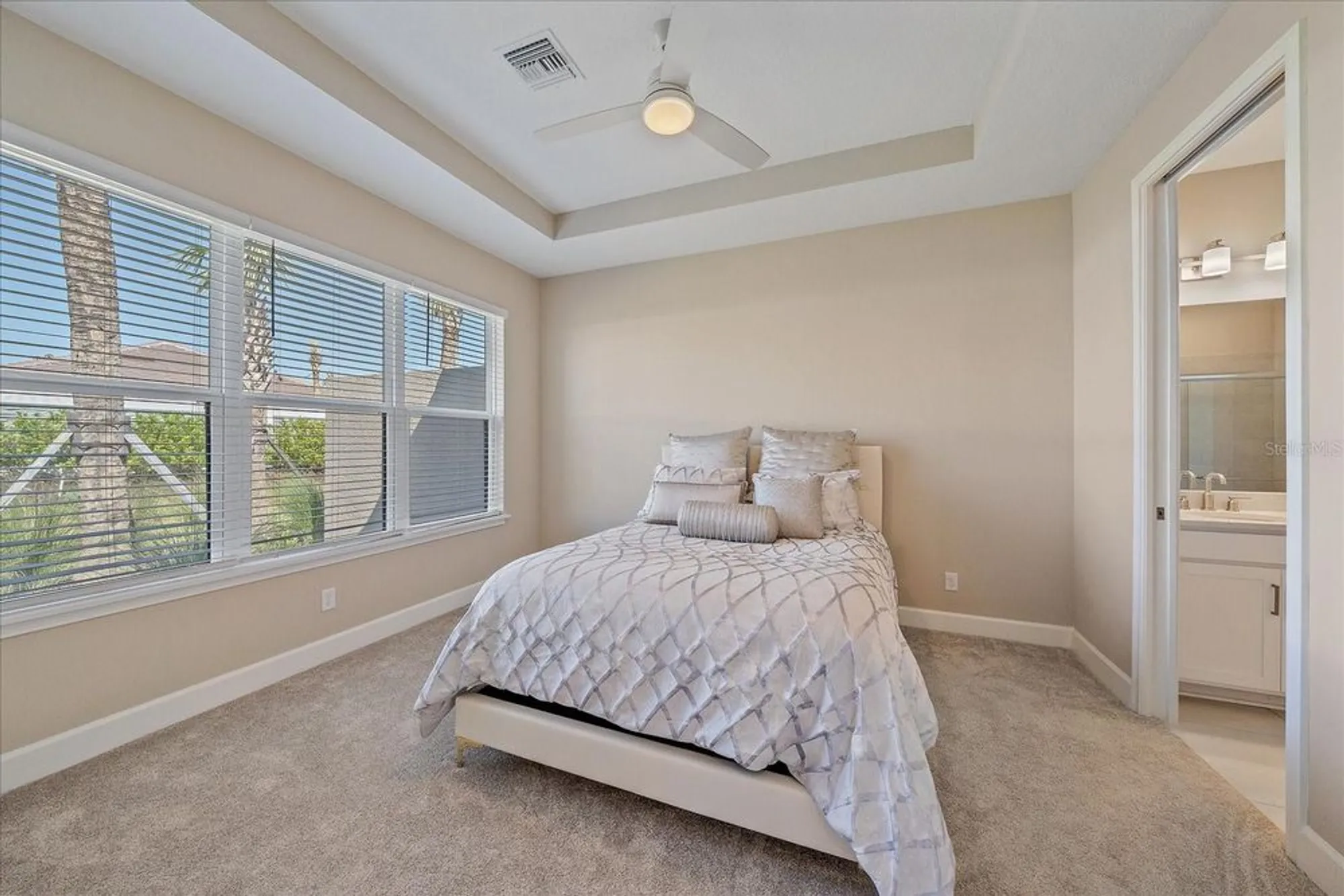 Property Slideshow image 19 of 38 | 6120 plateau ct, Bradenton, FL, 34203