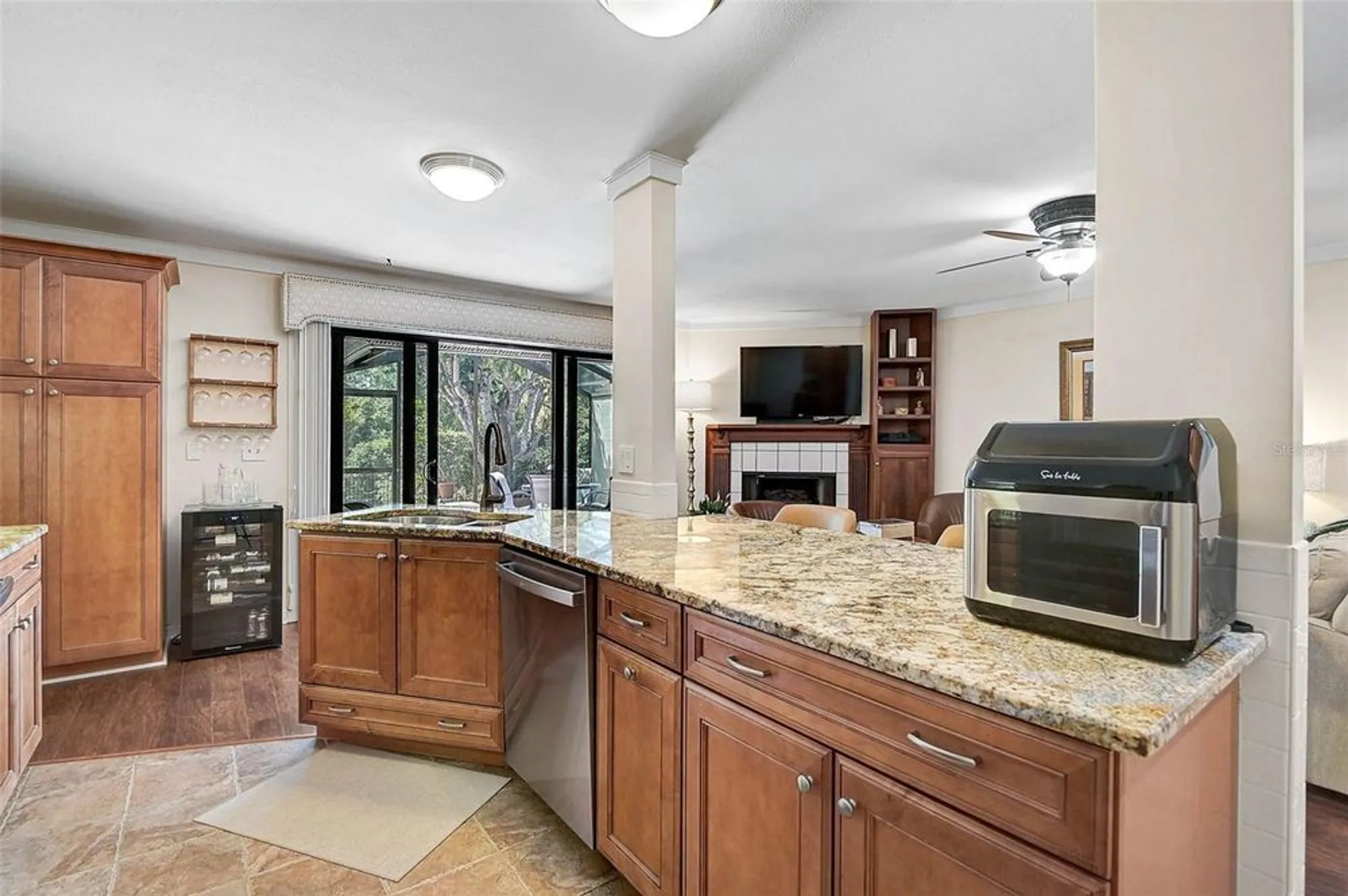 Property Slideshow image 27 of 61 | 3890 wilshire cir 27, Sarasota, FL, 34238