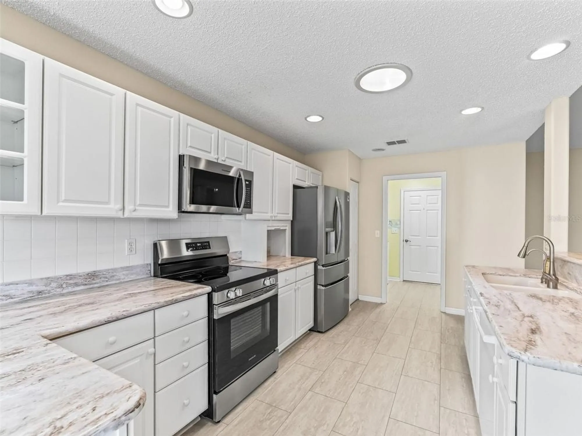 Property Slideshow image 10 of 30 | 721 timbercrest dr, Leesburg, FL, 34748