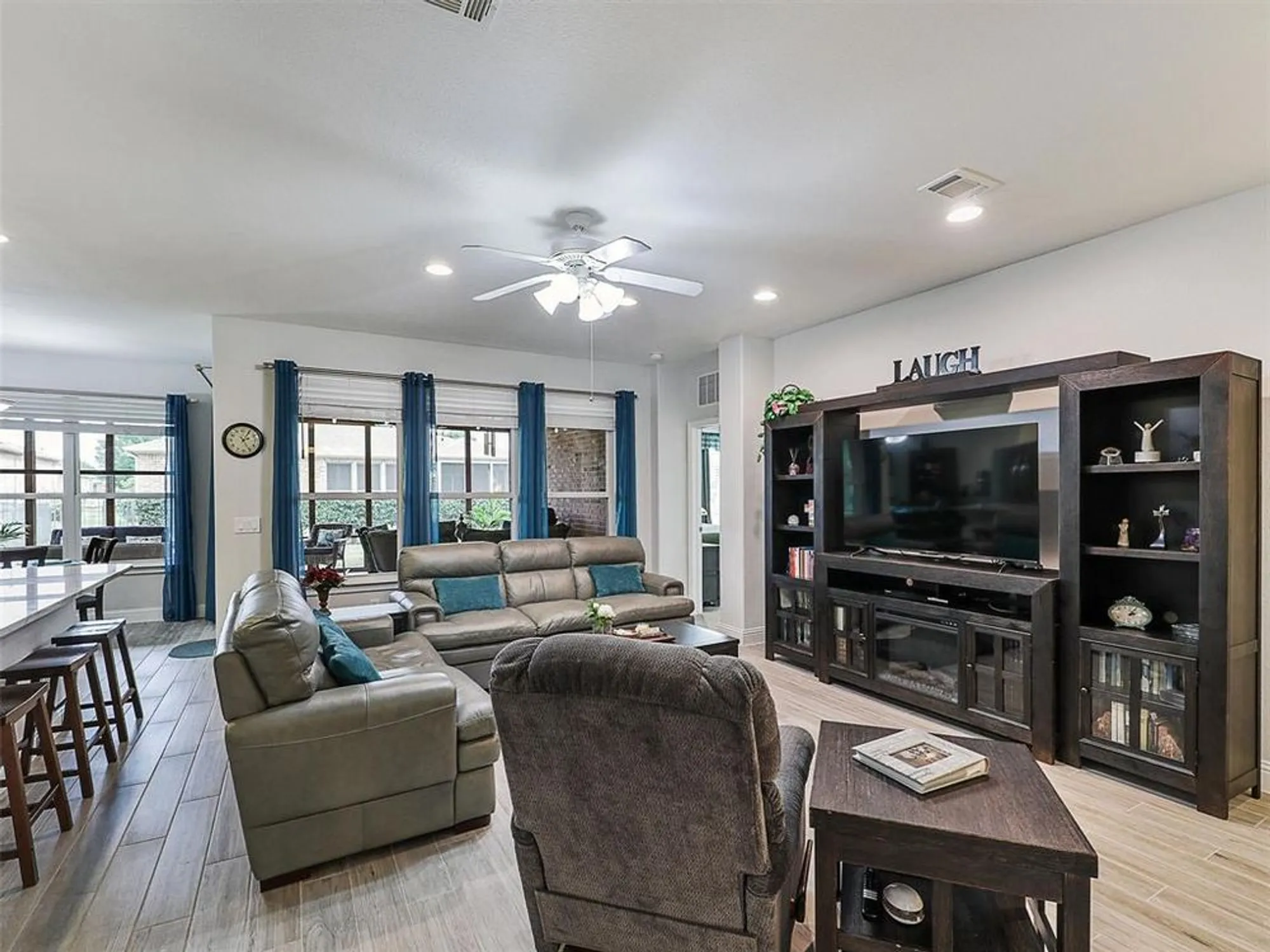 Property Slideshow image 15 of 37 | 6026 prairie bend ln, Frisco, TX, 75036