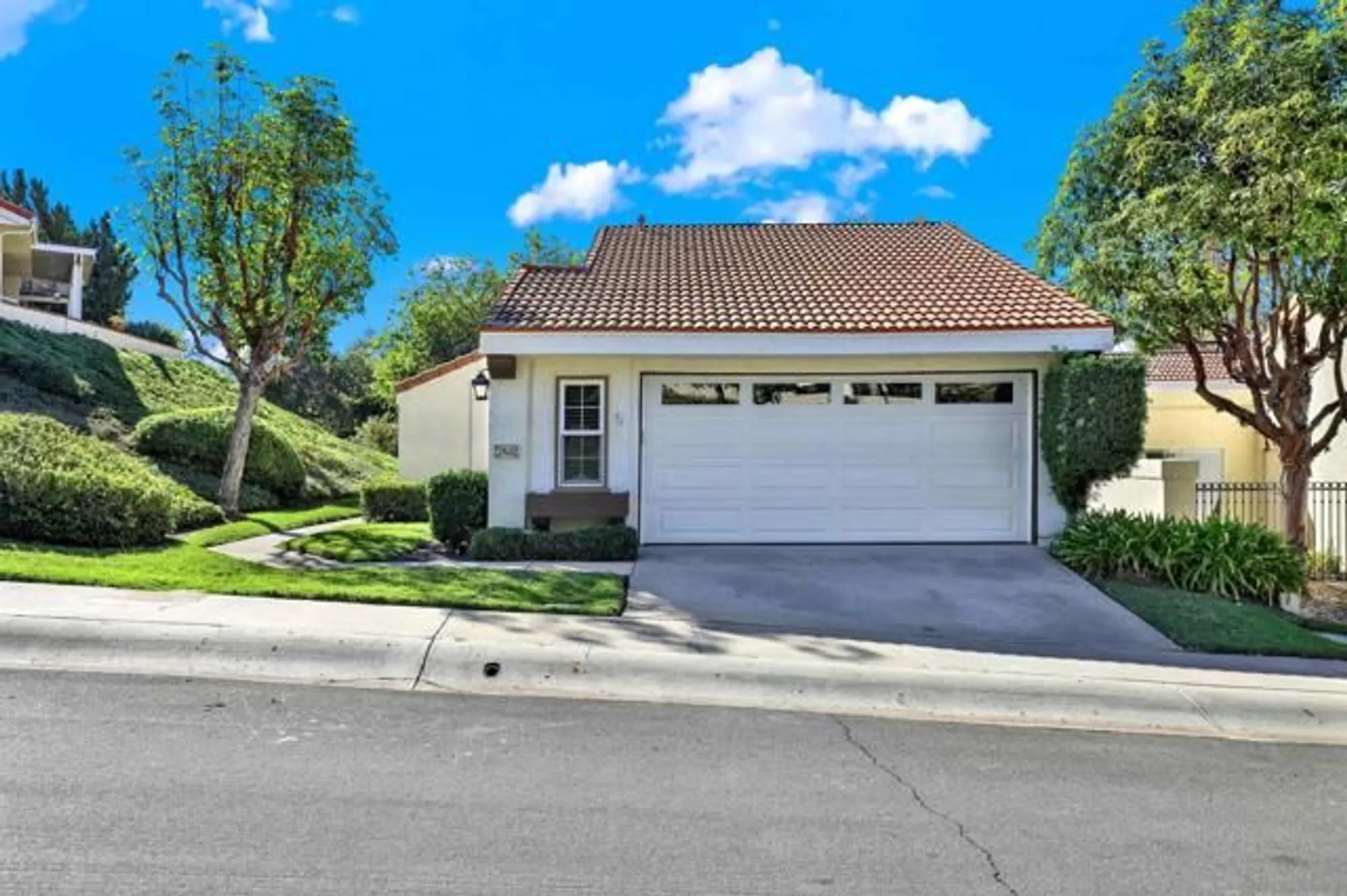 Property Slideshow image 5 of 50 | 17620 plaza ascope, San Diego, CA, 92128