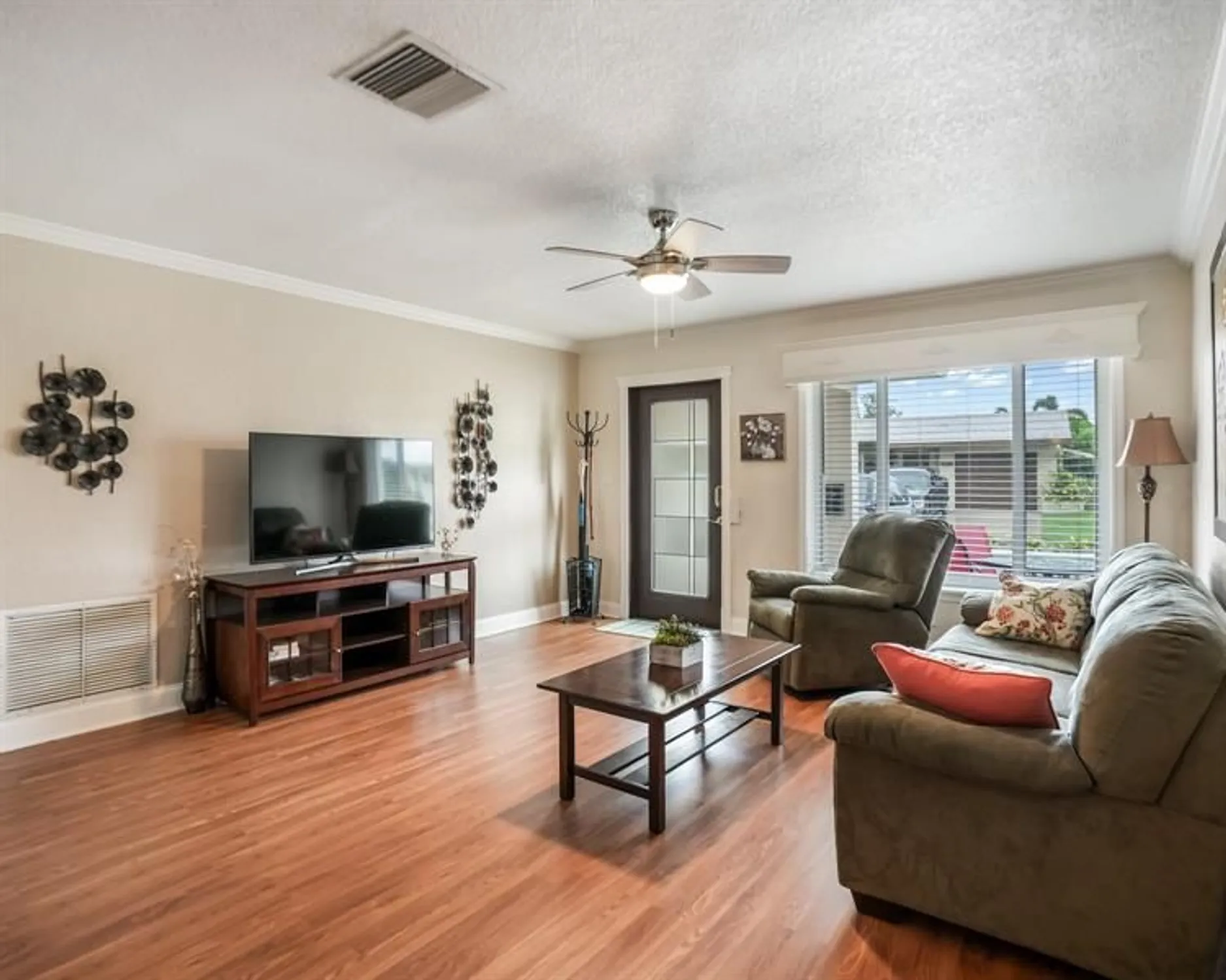 Property Slideshow image 24 of 42 | 4513 nw 43rd ter, Tamarac, FL, 33319