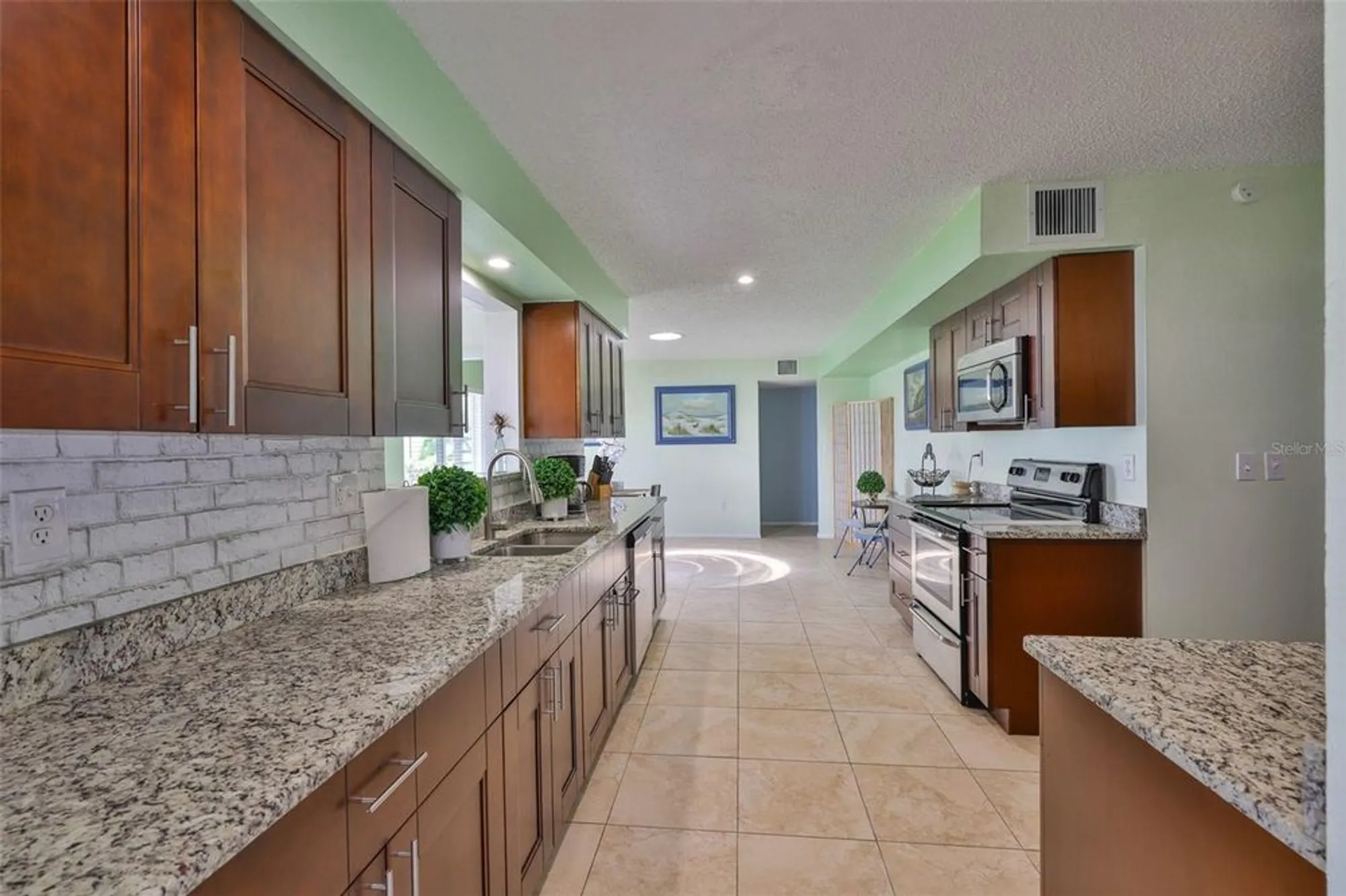 Property Slideshow image 11 of 48 | 613 la jolla ave, Sun City Center, FL, 33573