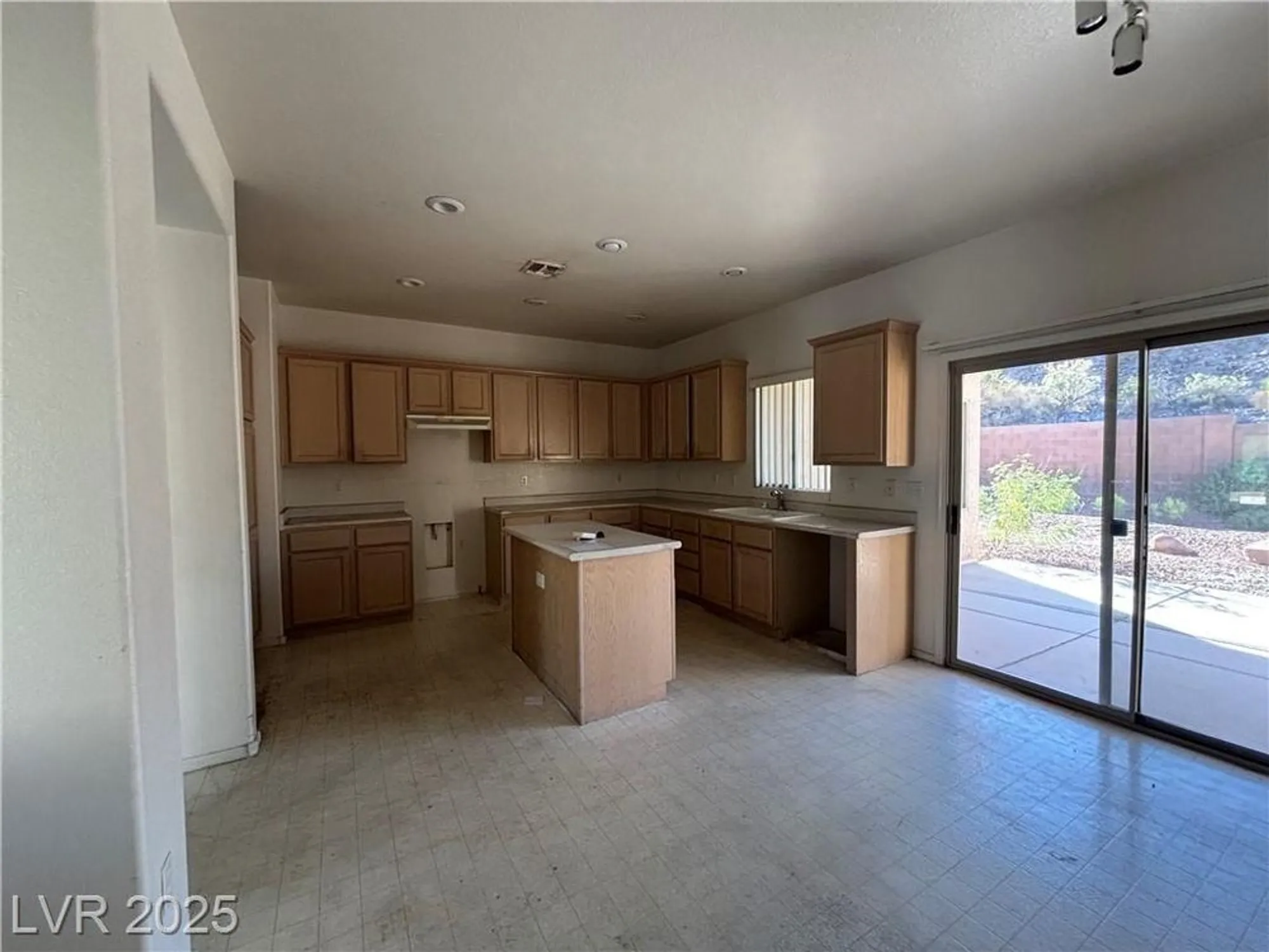 Property Slideshow image 5 of 15 | 533 kings links st, Henderson, NV, 89012